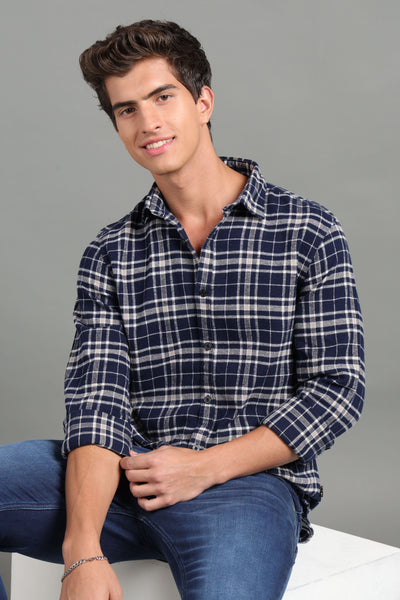 IDENTITI Men Slim Fit Regular Collar Checks Shirt In Navy.