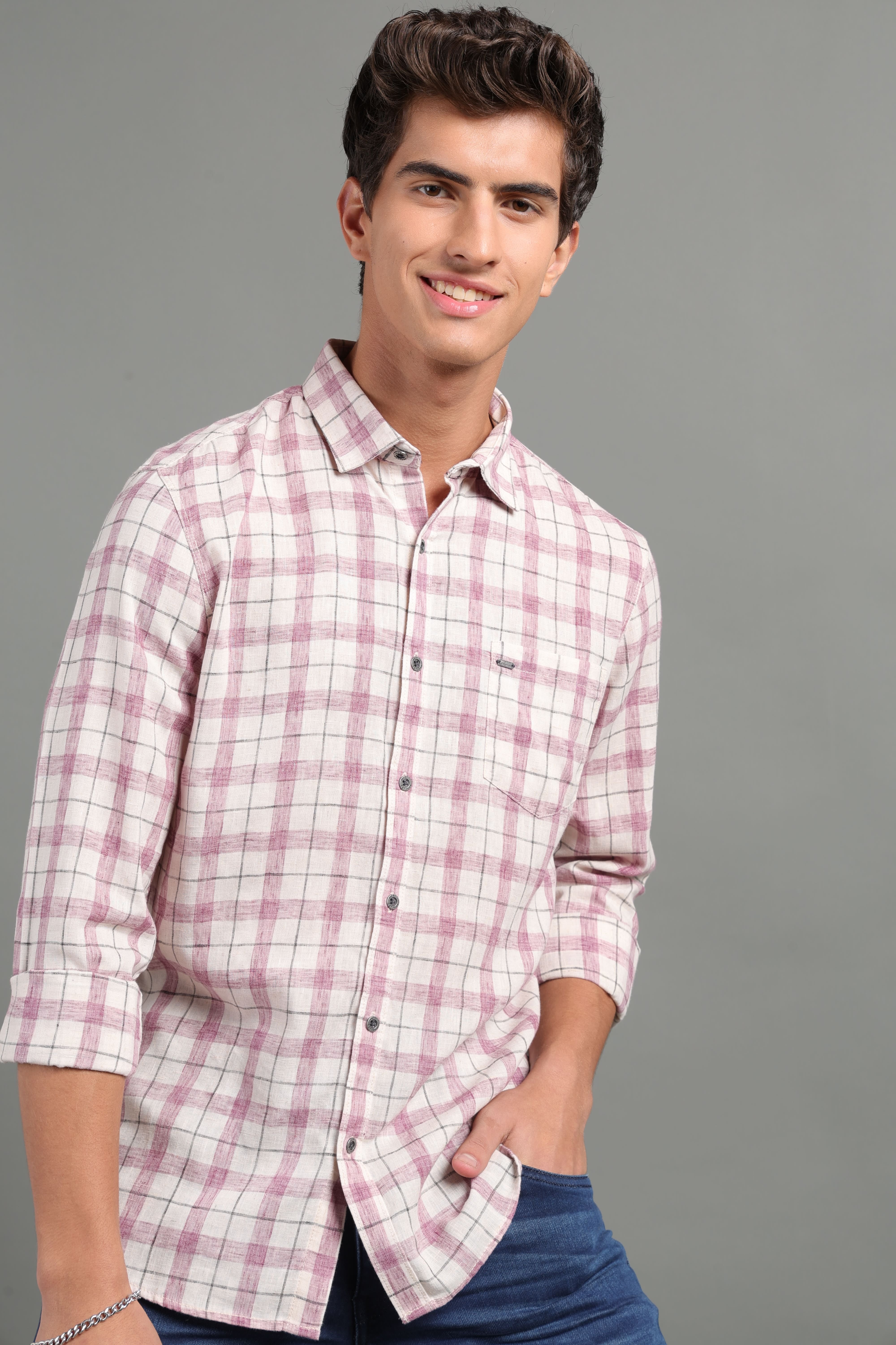 IDENTITI Men Slim Fit Regular Collar Checks Shirt In Purple.