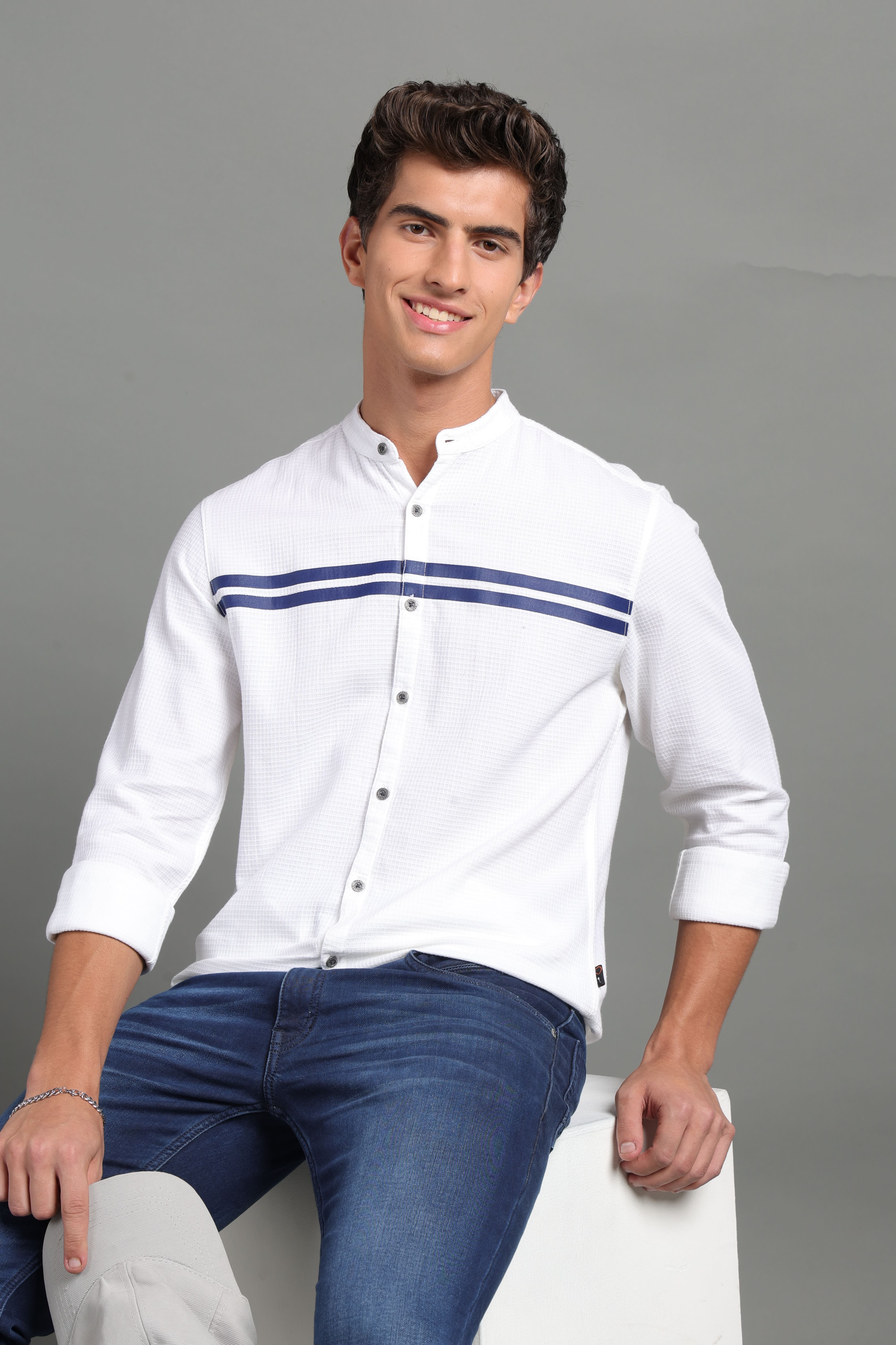IDENTITI Men Slim Fit Mandarin Collar Solid Shirt In White.