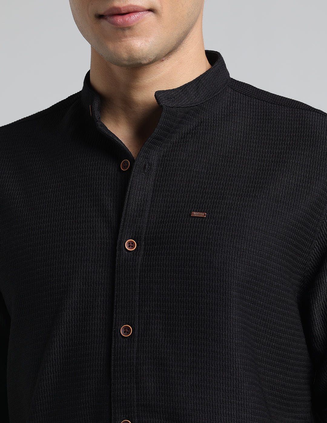 IDENTITI Men Slim Fit Mandarin Collar Solid Shirt In Black.