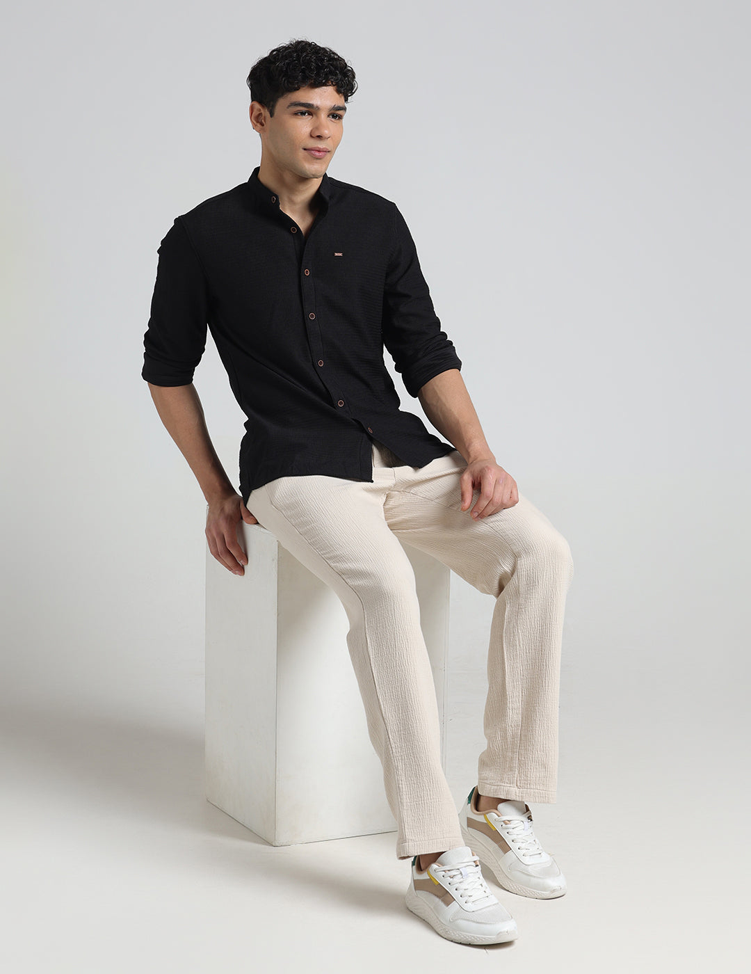 IDENTITI Men Slim Fit Mandarin Collar Solid Shirt In Black.