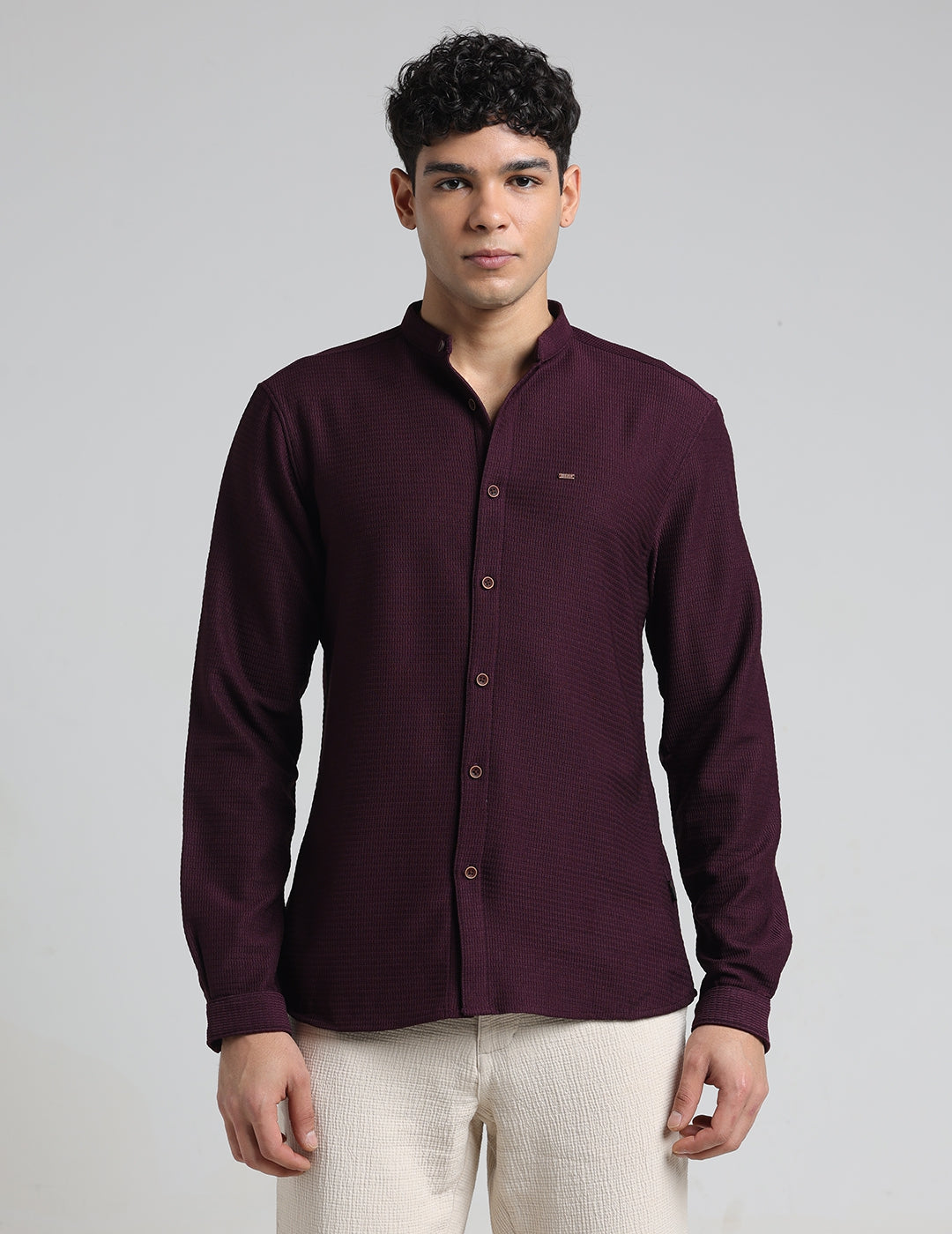 IDENTITI Men Slim Fit Mandarin Collar Solid Shirt In Wine.