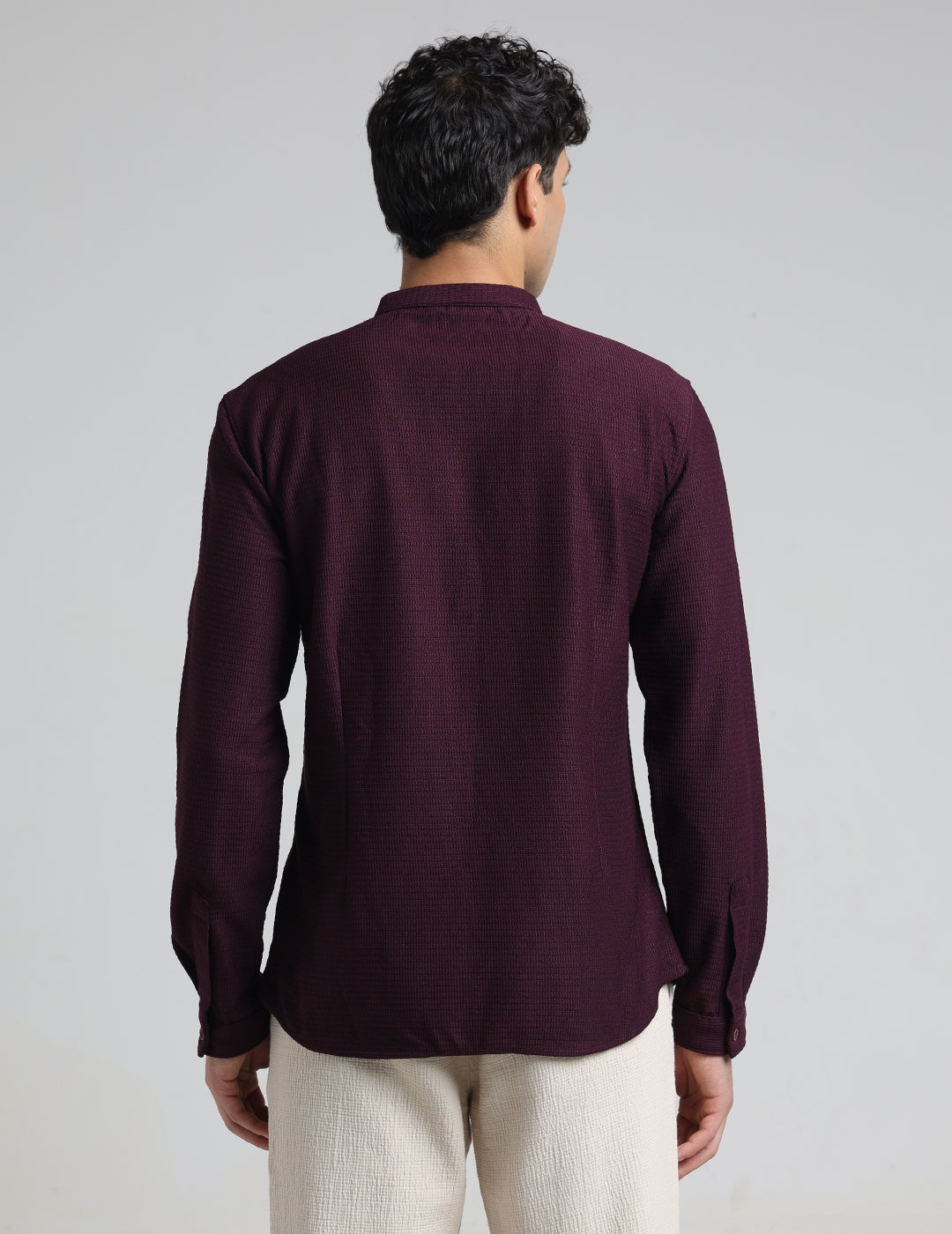 IDENTITI Men Slim Fit Mandarin Collar Solid Shirt In Wine.