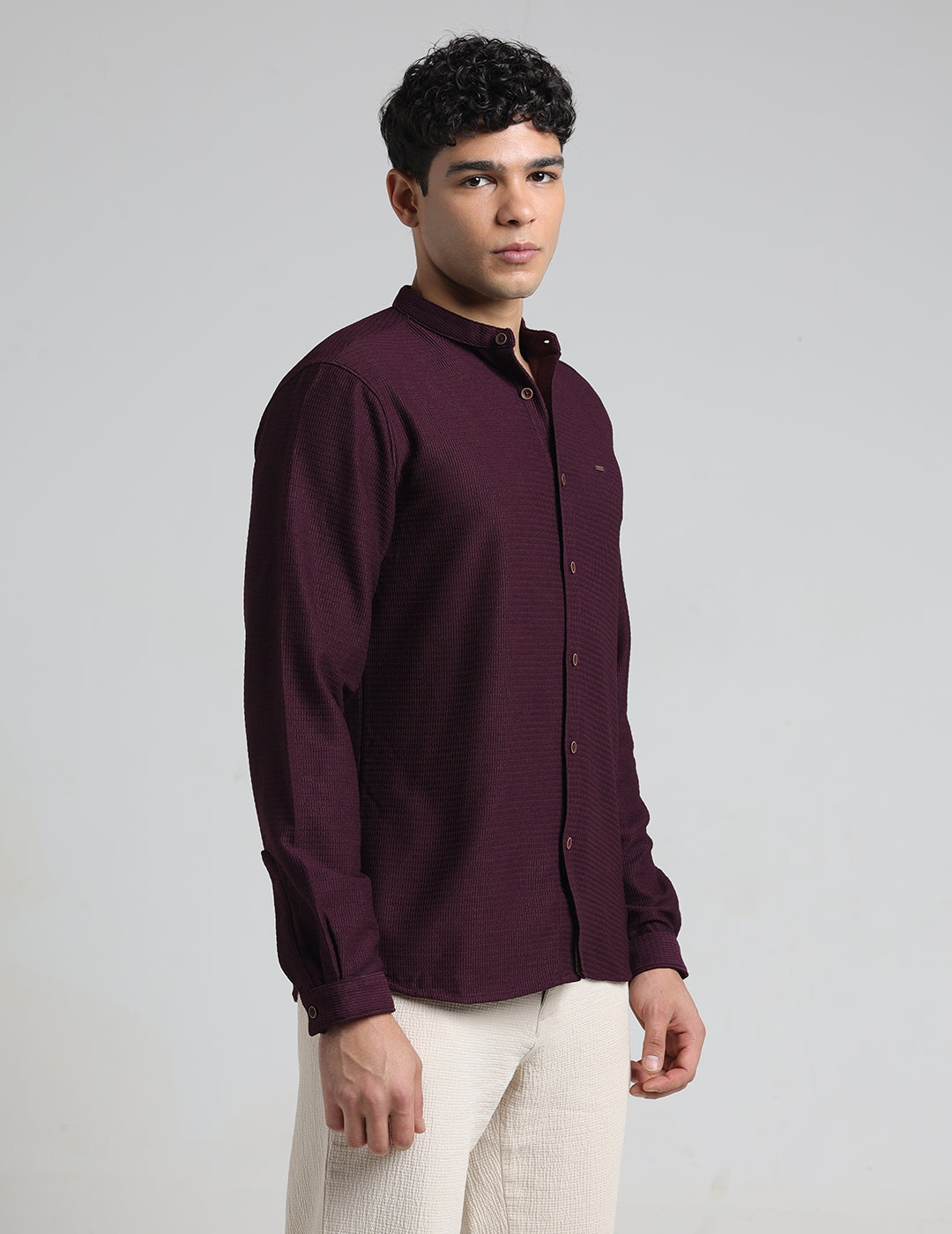 IDENTITI Men Slim Fit Mandarin Collar Solid Shirt In Wine.