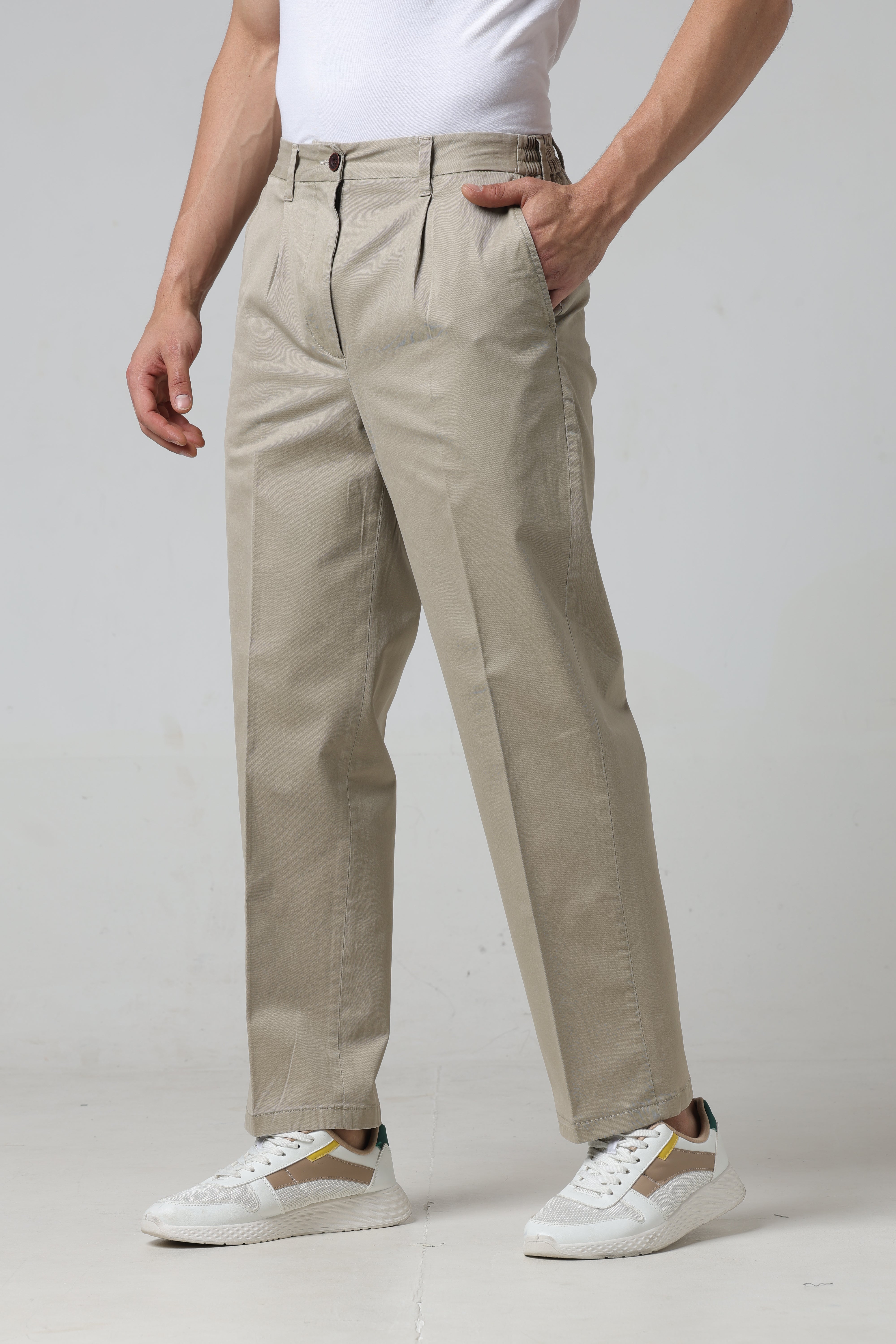 Men Fashion Korean Loose Fit Pleated Trousers In Solid - Sand