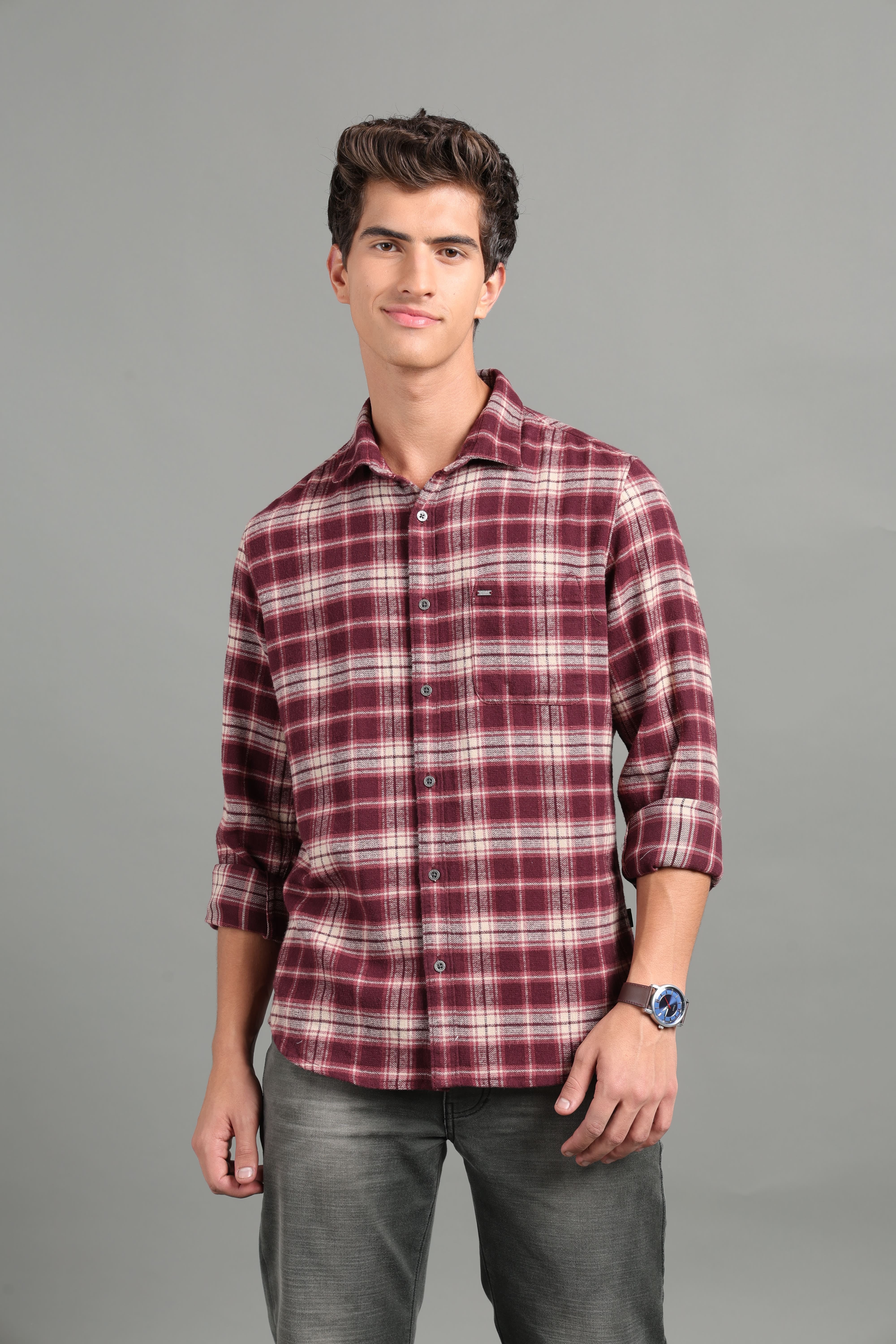 IDENTITI Men Slim Fit Regular Collar Checks Shirt In Wine.