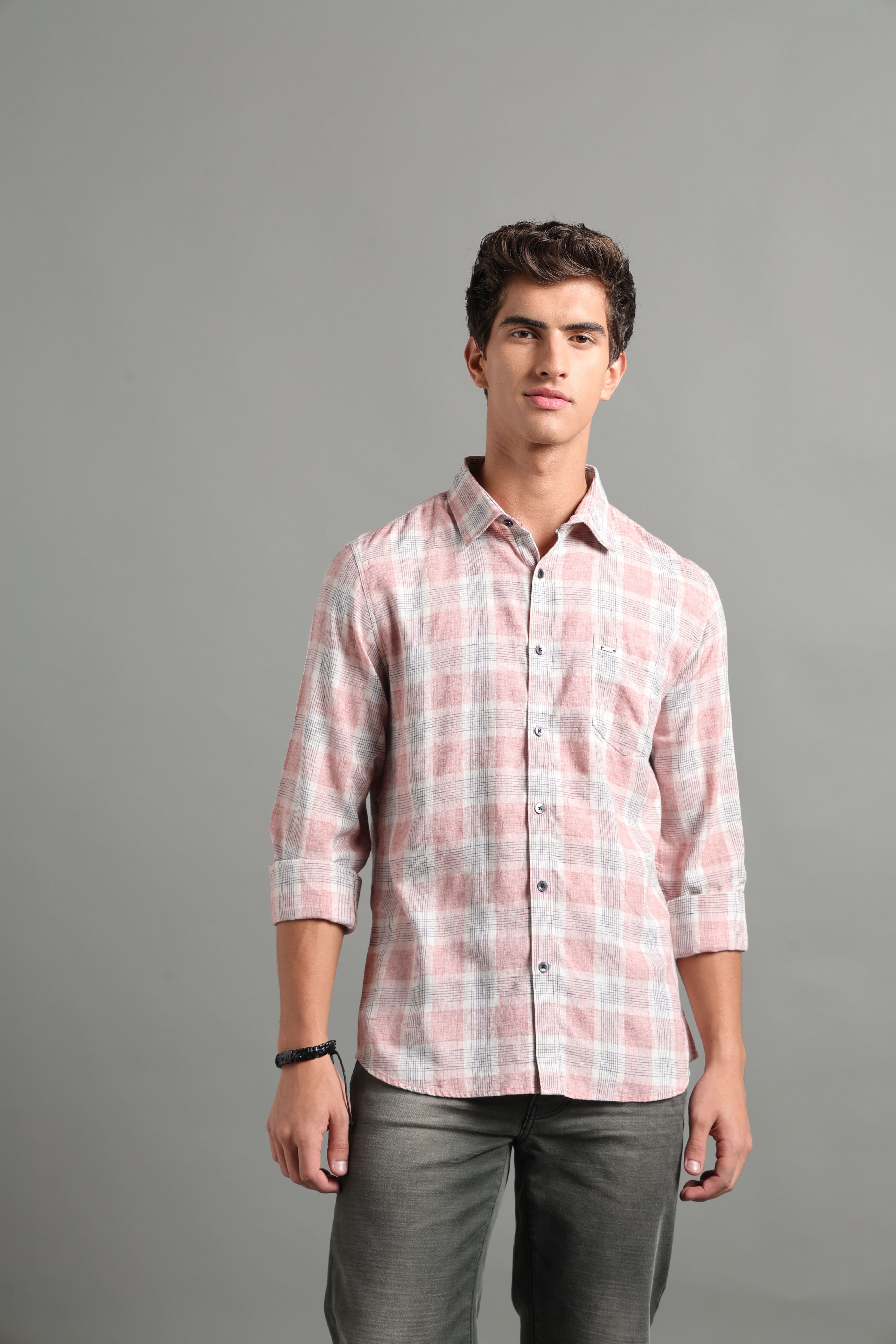 IDENTITI Men Slim Fit Regular Collar Checks Shirt In Pink.