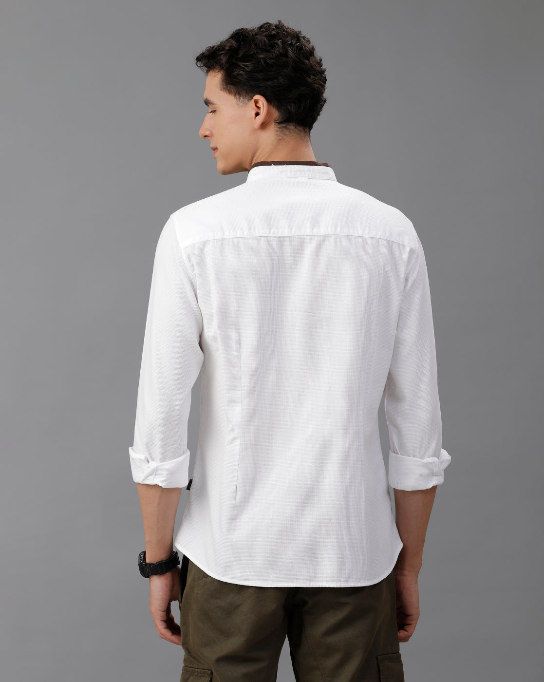 IDENTITI Men Slim Fit Mandarin Collar Solid Shirt In White.