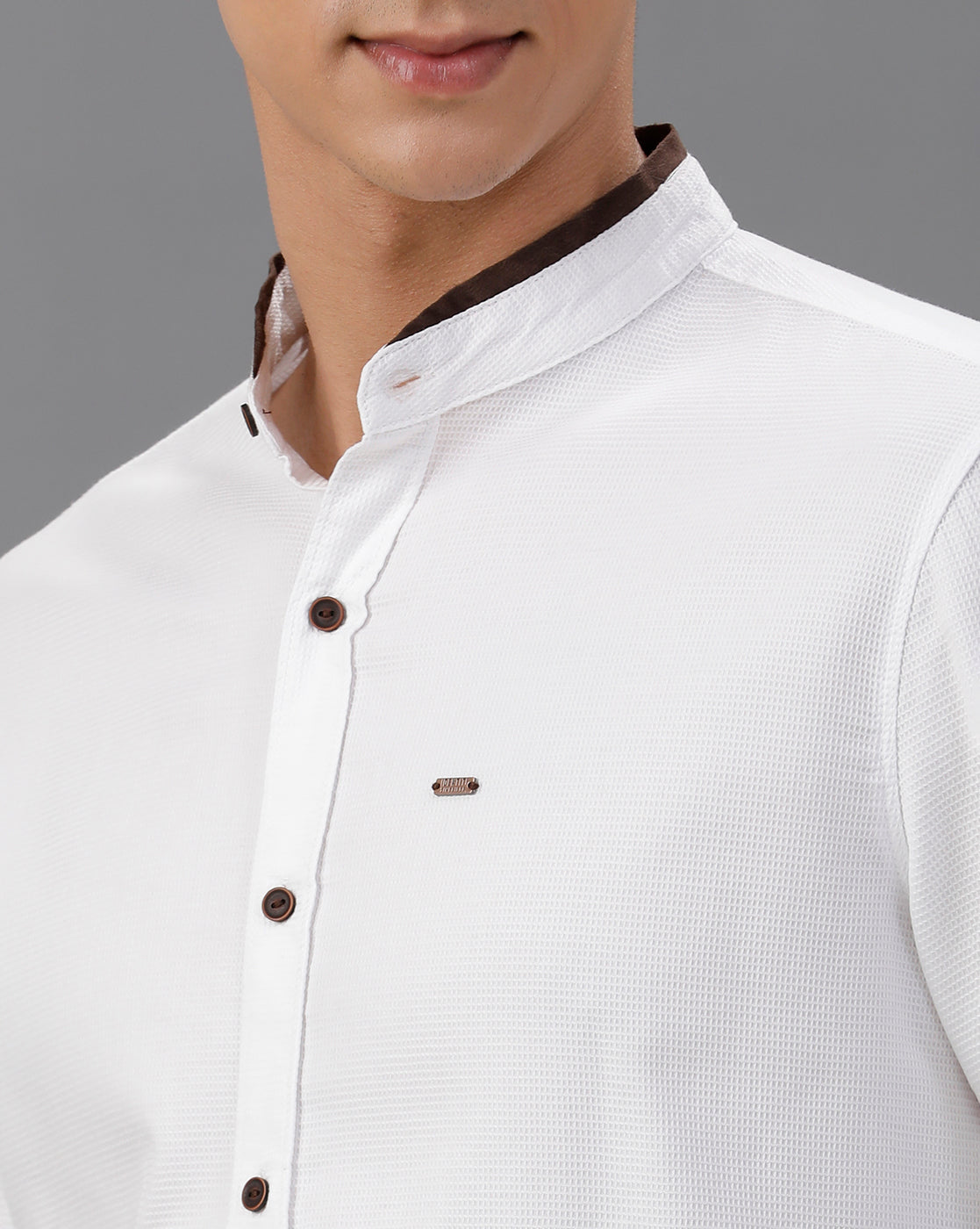 IDENTITI Men Slim Fit Mandarin Collar Solid Shirt In White.