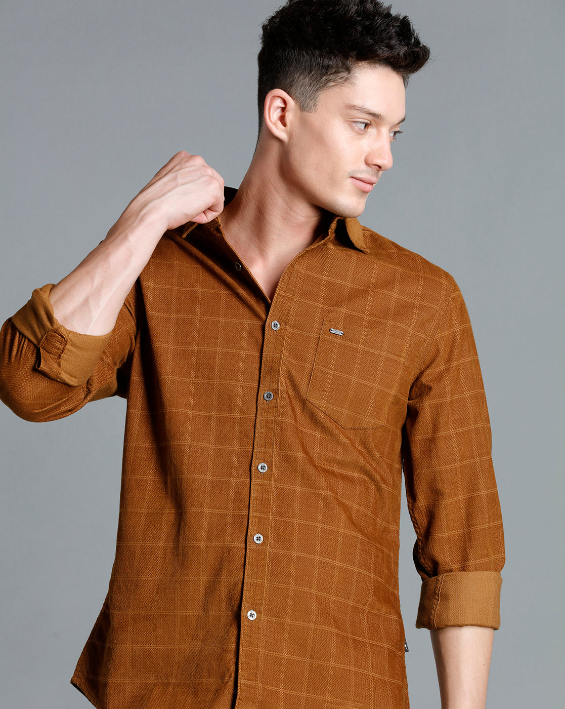 IDENTITI Men Slim Fit Regular Collar Checks Shirt In Khaki