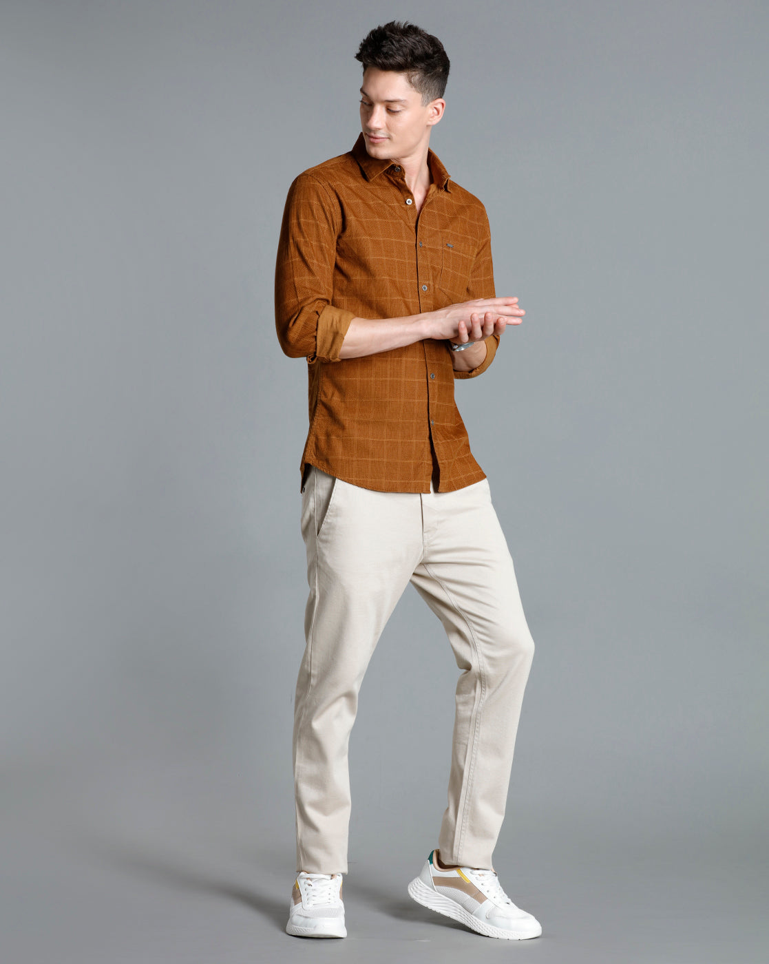IDENTITI Men Slim Fit Regular Collar Checks Shirt In Khaki