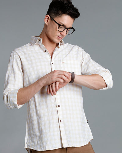 IDENTITI Men Slim Fit Regular Collar Checks Shirt In Beige