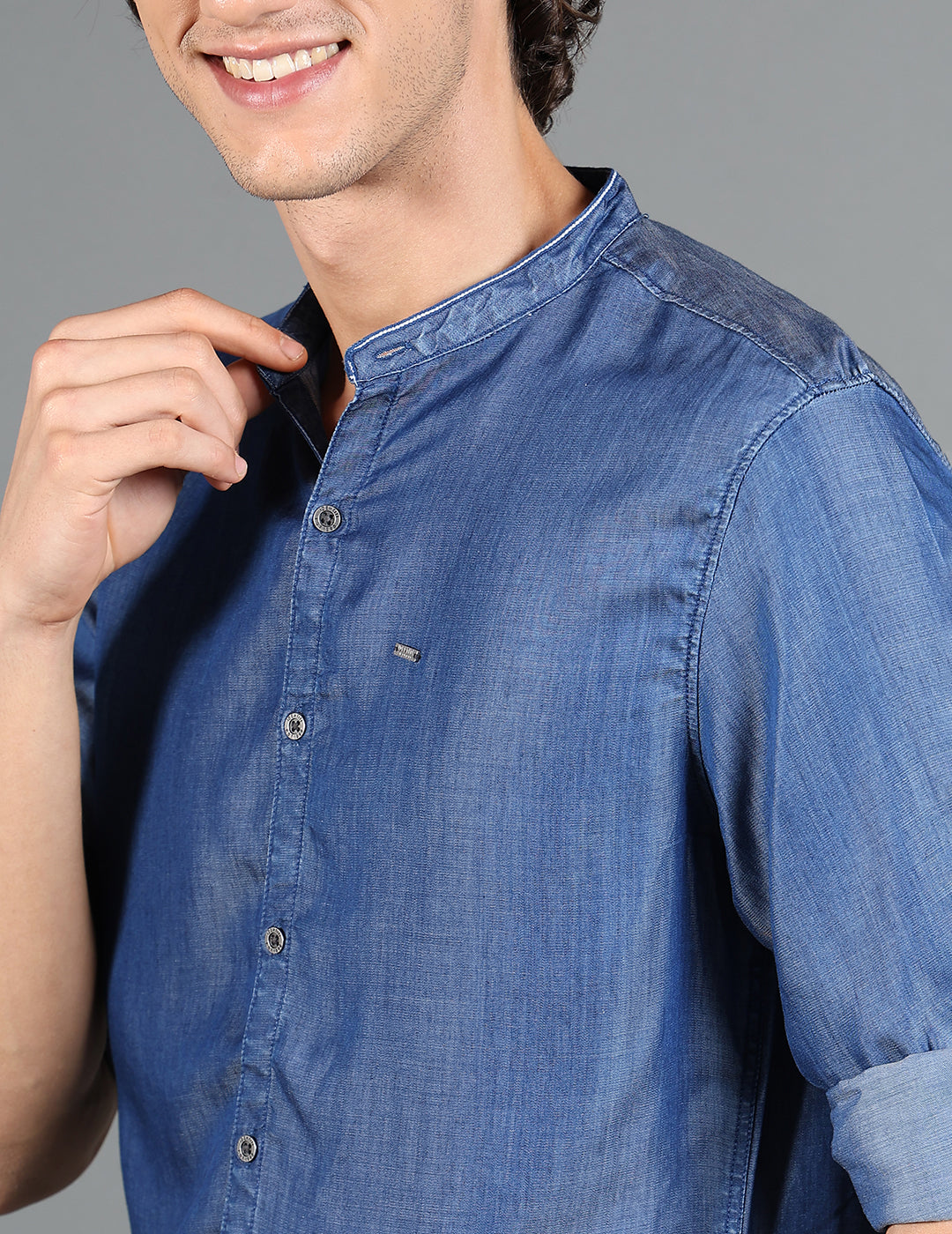 IDENTITI Men Slim Fit Mandarin Collar Solid Shirt In Blue.