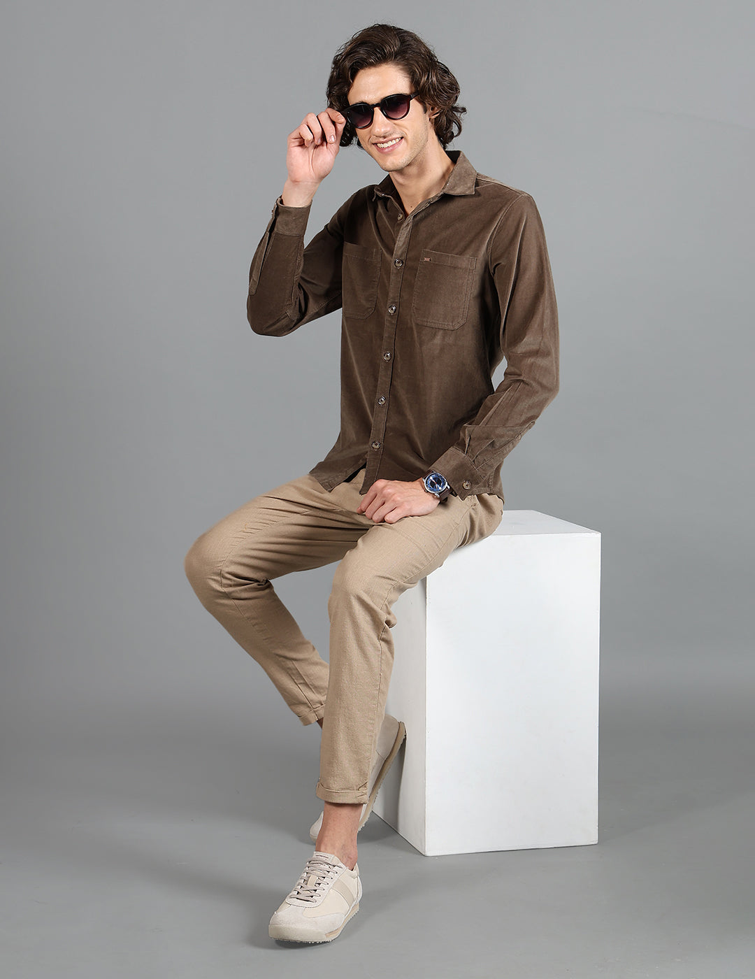 IDENTITI Men Slim Fit Regular Collar Solid Shirt In Olive Green.
