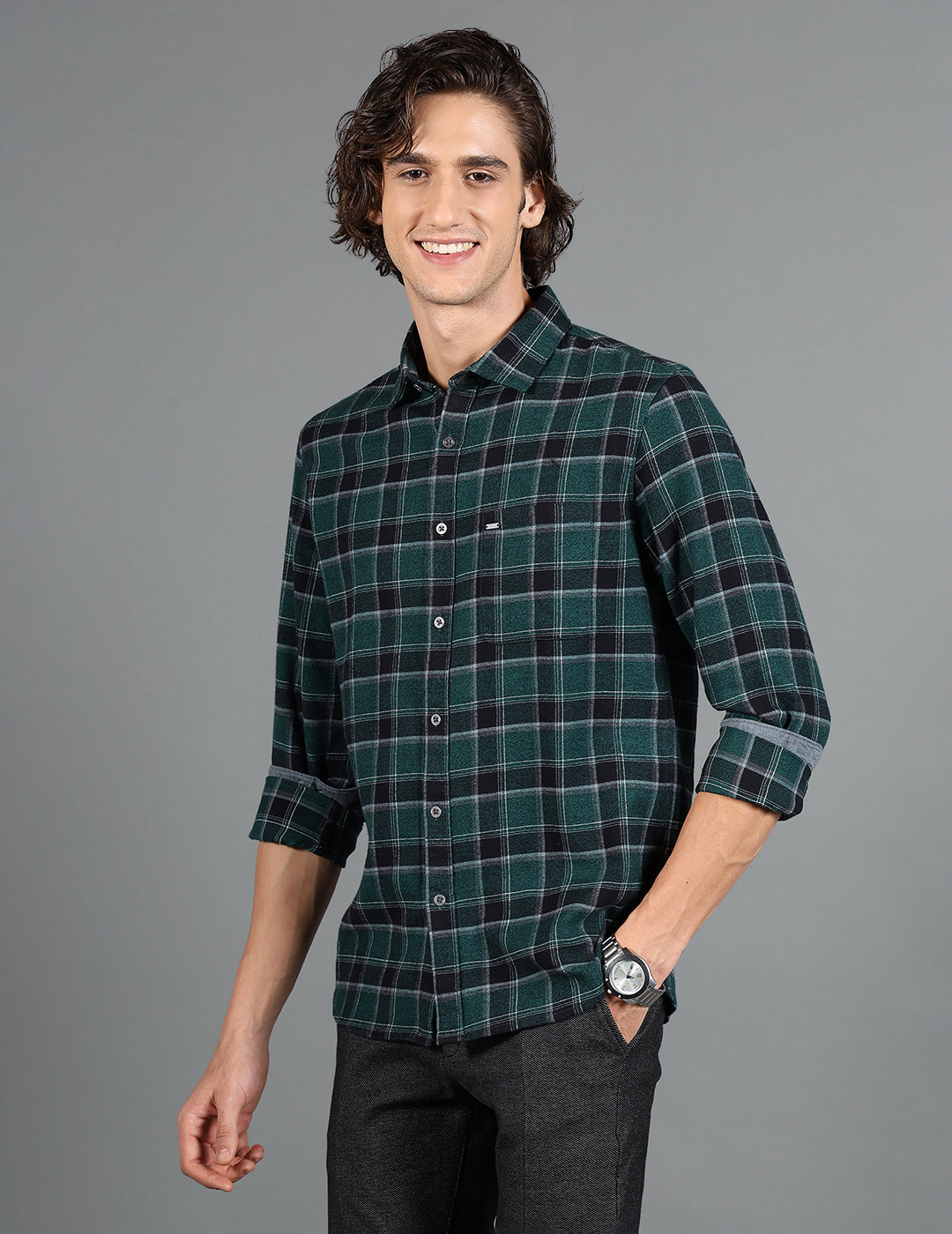 IDENTITI Men Slim Fit Regular Collar Checks Shirt In Green.