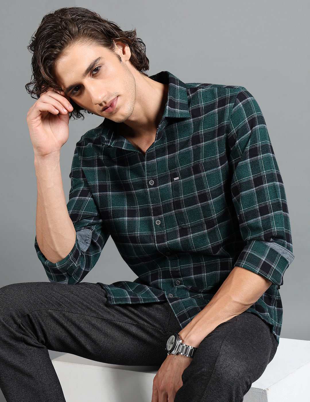 IDENTITI Men Slim Fit Regular Collar Checks Shirt In Green.