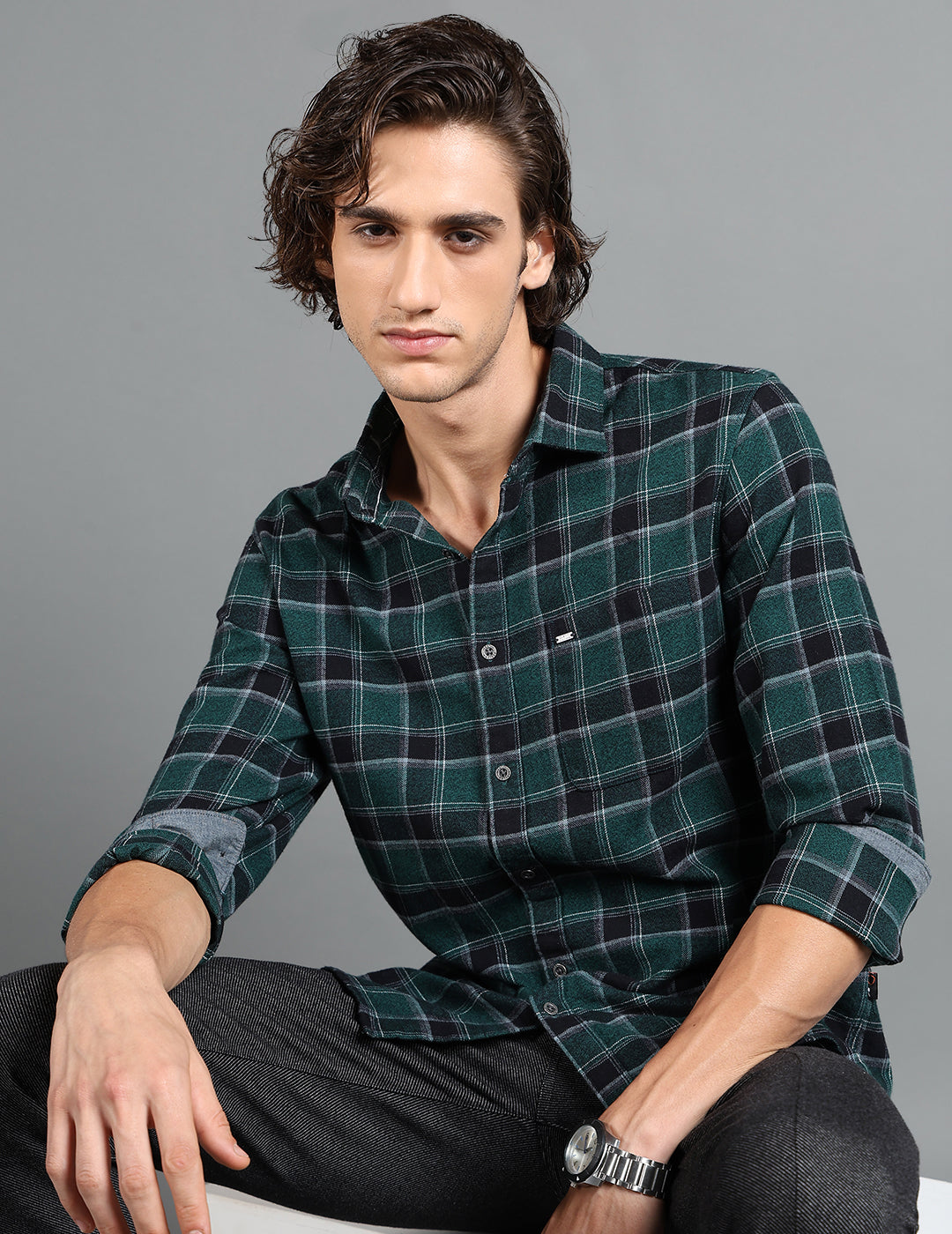 IDENTITI Men Slim Fit Regular Collar Checks Shirt In Green.
