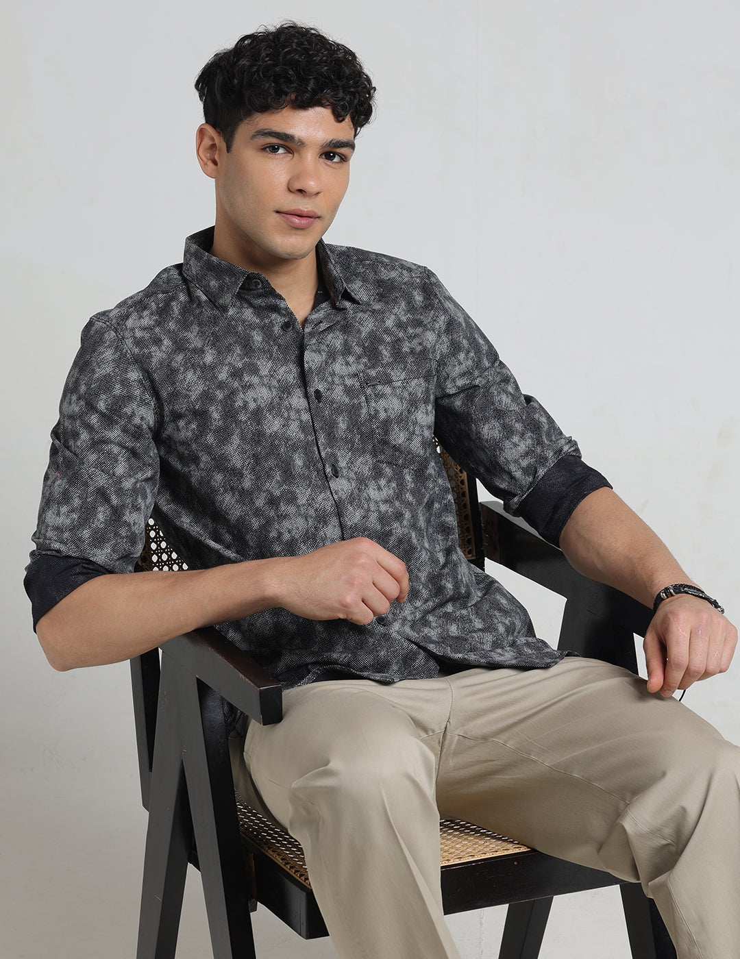 IDENTITI Men Slim Fit Regular Collar Printed Shirt In Black.