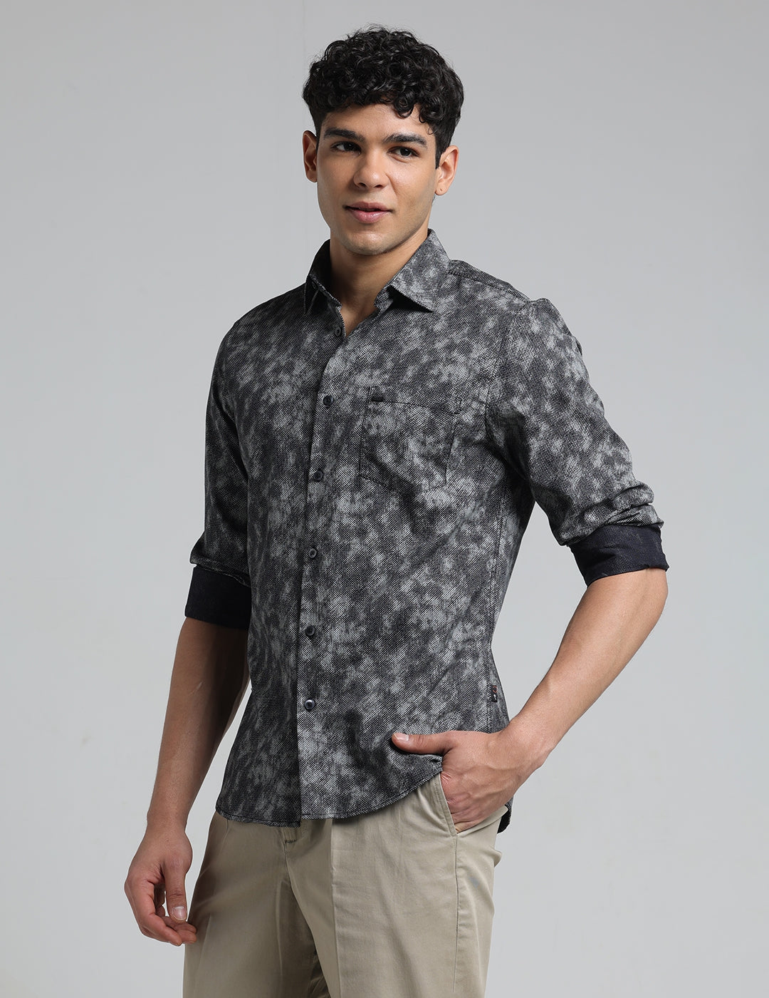 IDENTITI Men Slim Fit Regular Collar Printed Shirt In Black.
