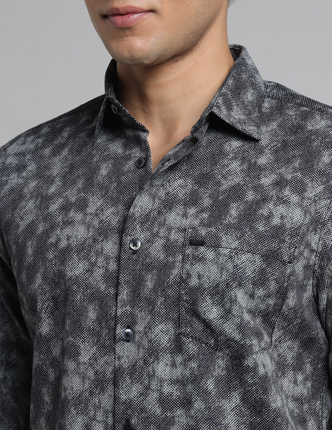 IDENTITI Men Slim Fit Regular Collar Printed Shirt In Black.