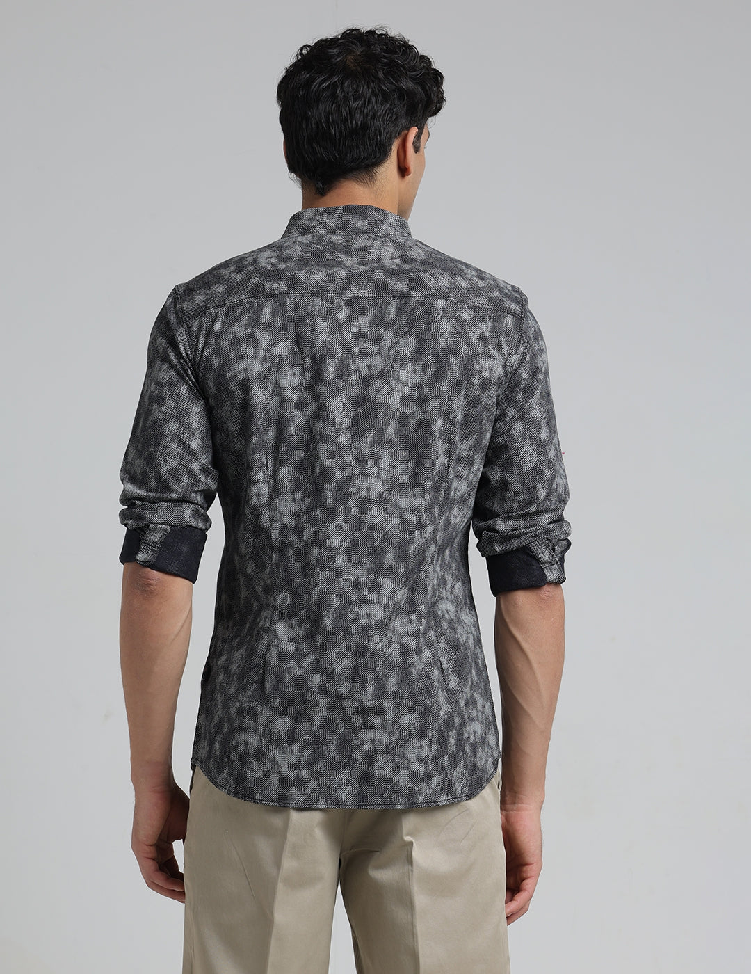 IDENTITI Men Slim Fit Regular Collar Printed Shirt In Black.