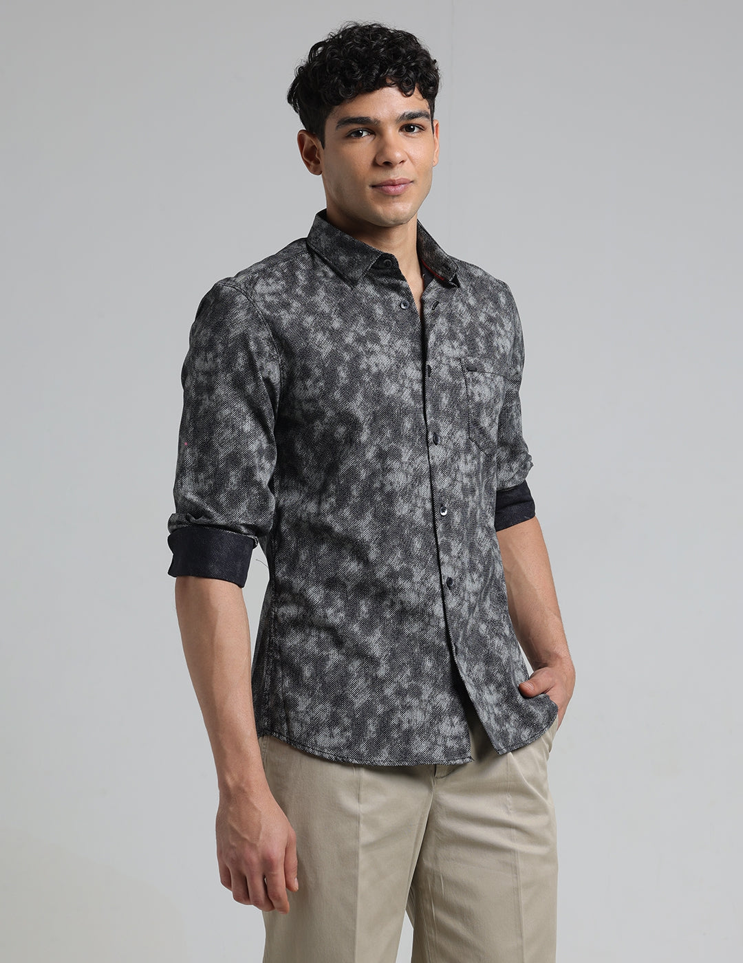 IDENTITI Men Slim Fit Regular Collar Printed Shirt In Black.