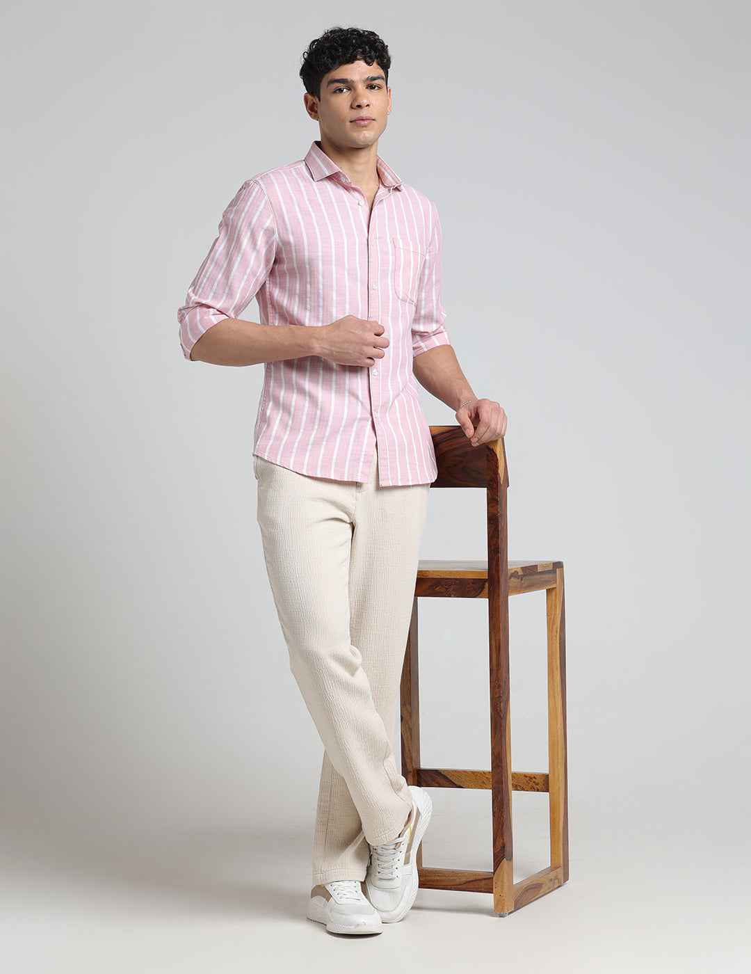 IDENTITI Men Slim Fit Cutaway Collar Striped Shirt In Pink.