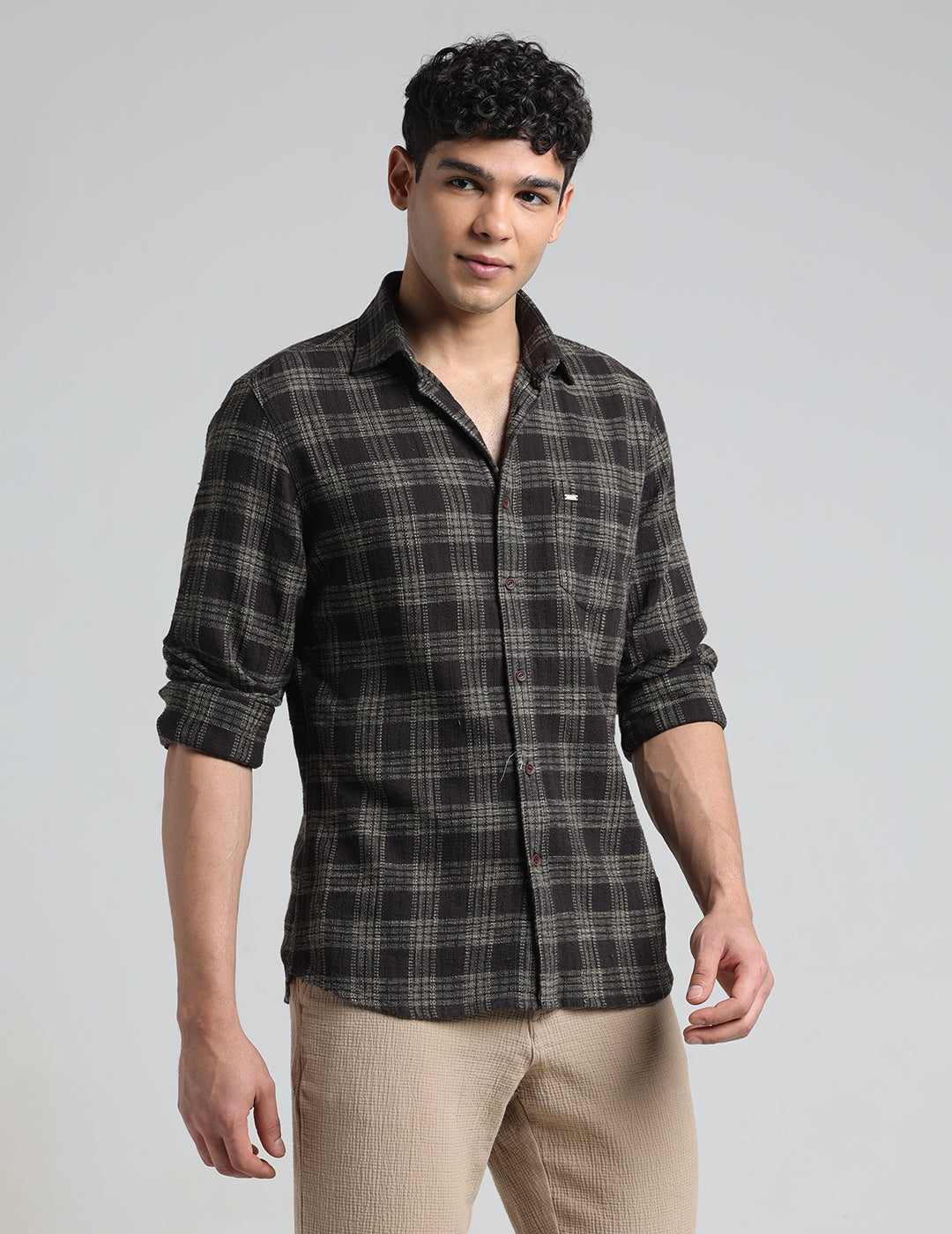 IDENTITI Men Slim Fit Regular Collar Checks Shirt In Brown.
