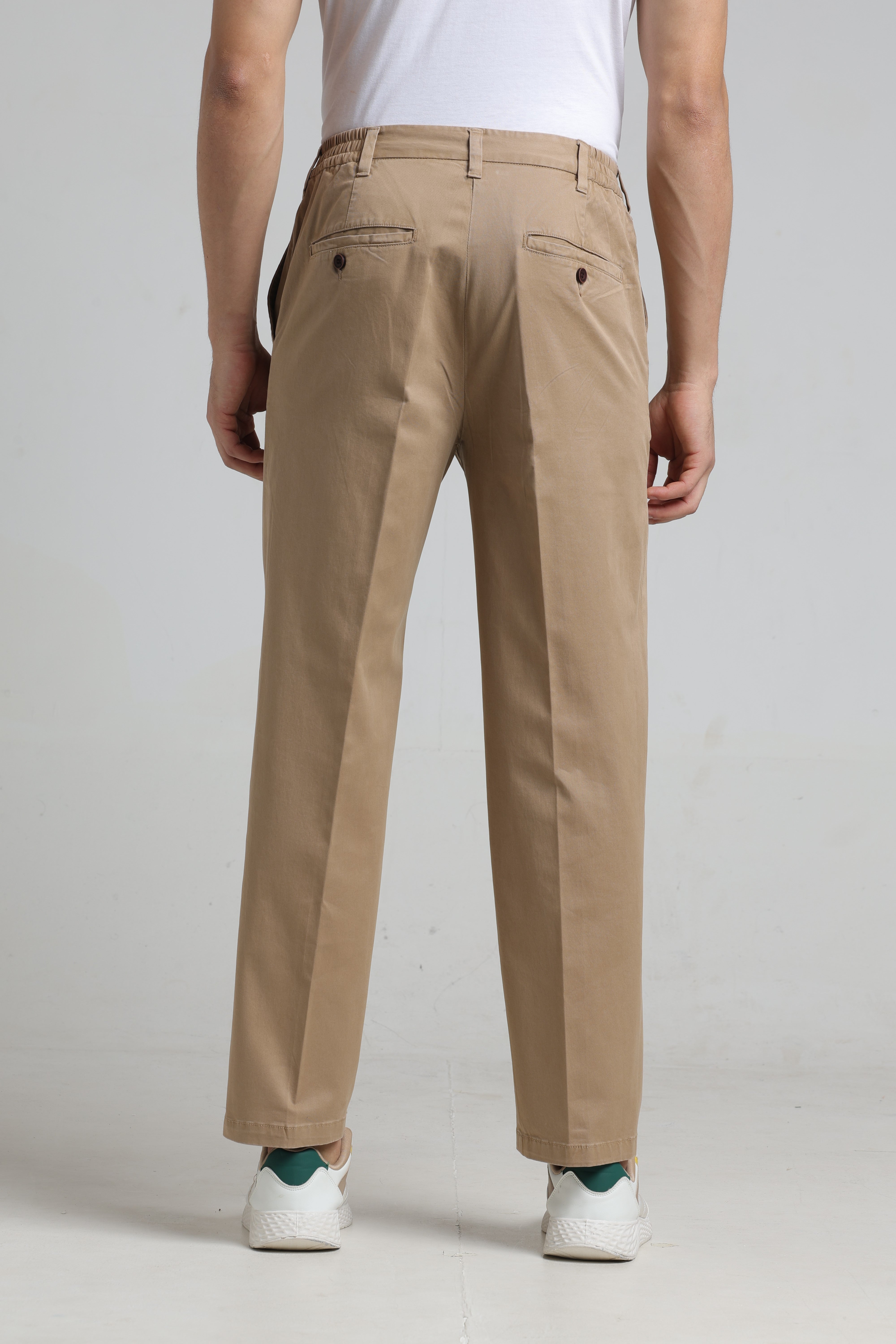 Men Fashion Korean Loose Fit Pleated Trousers In Solid - Khaki