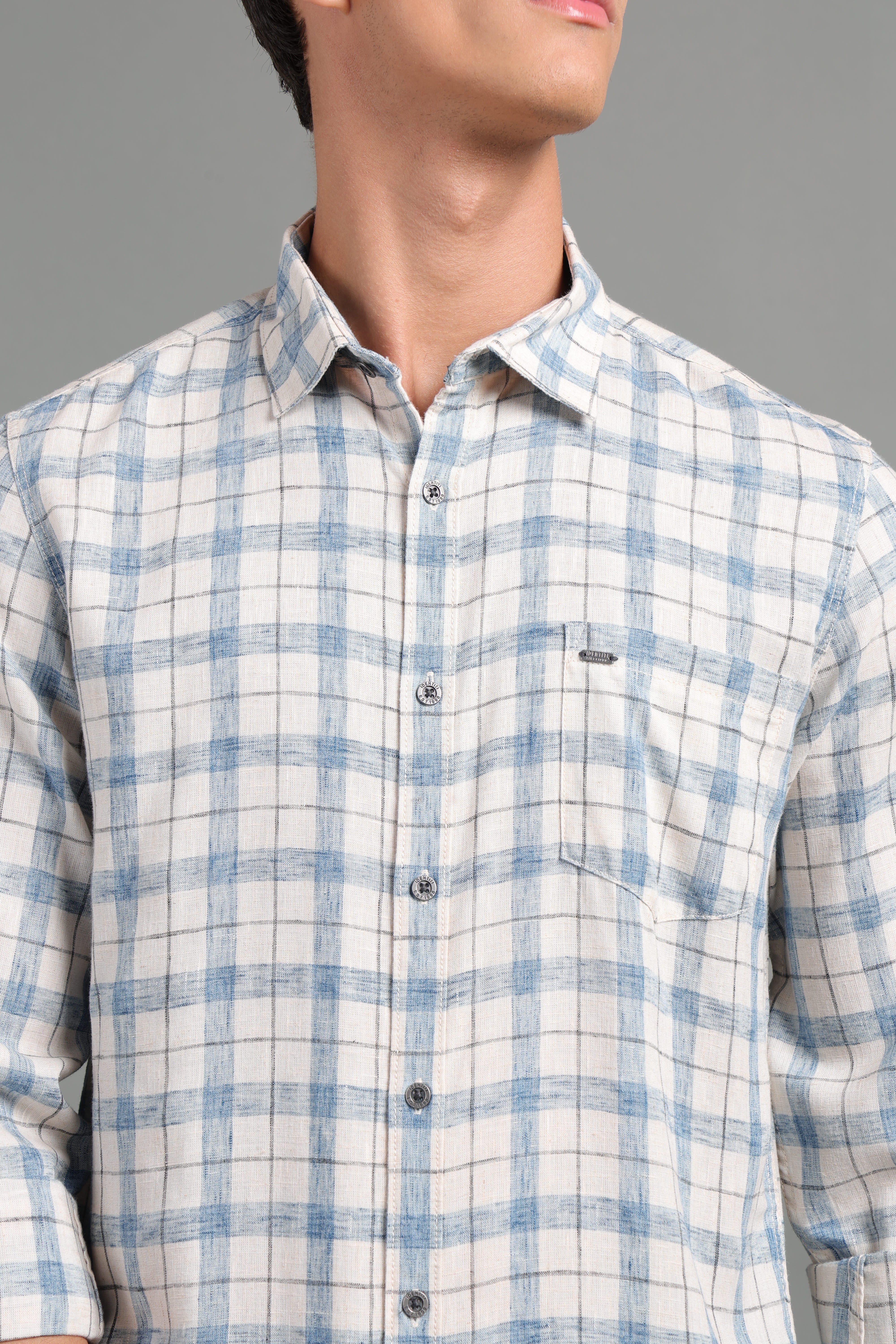 IDENTITI Men Slim Fit Regular Collar Checks Shirt In Blue.