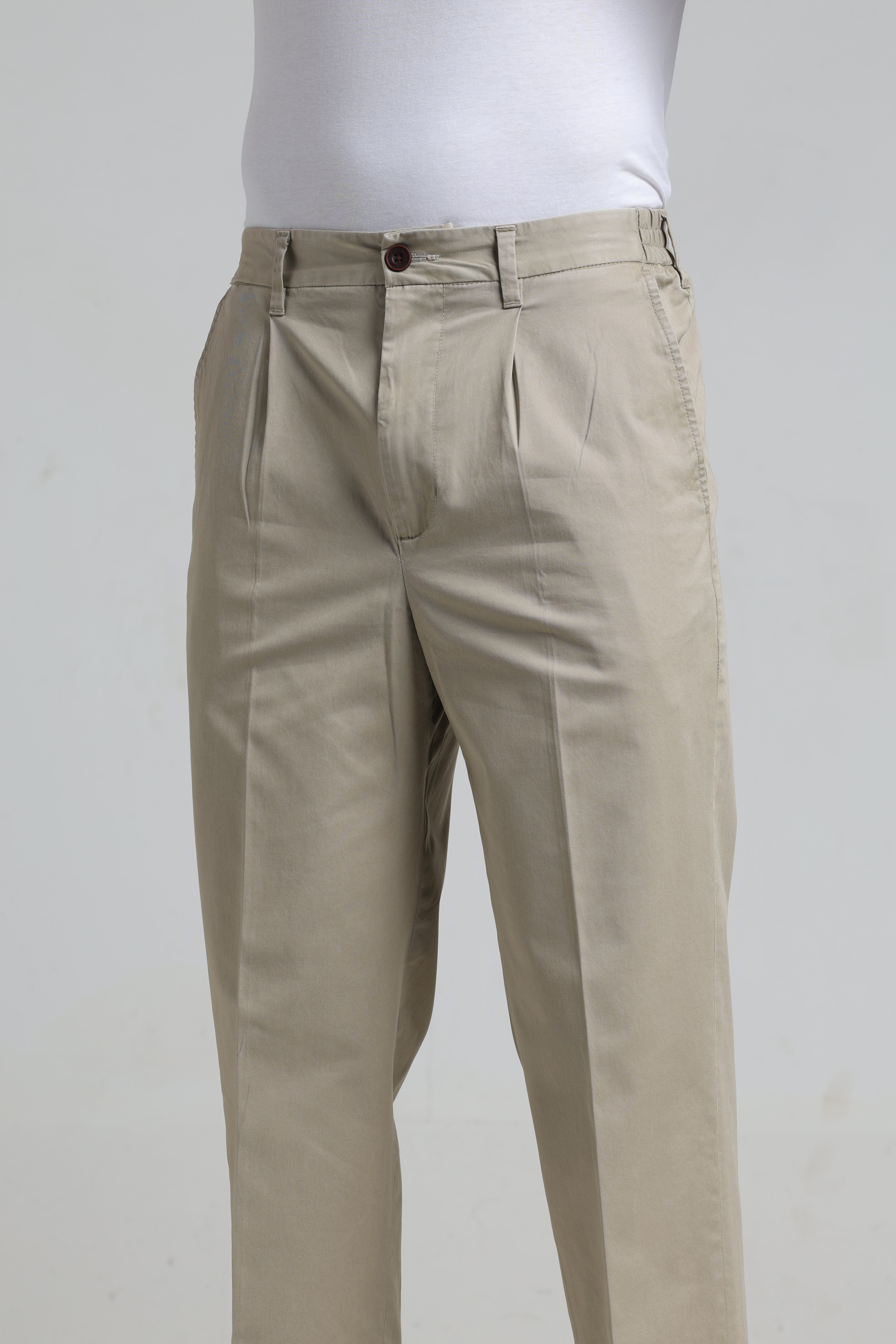 Men Fashion Korean Loose Fit Pleated Trousers In Solid - Sand