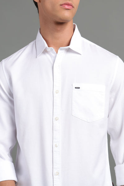 IDENTITI Men Slim Fit Regular Collar Solid Shirt In White.