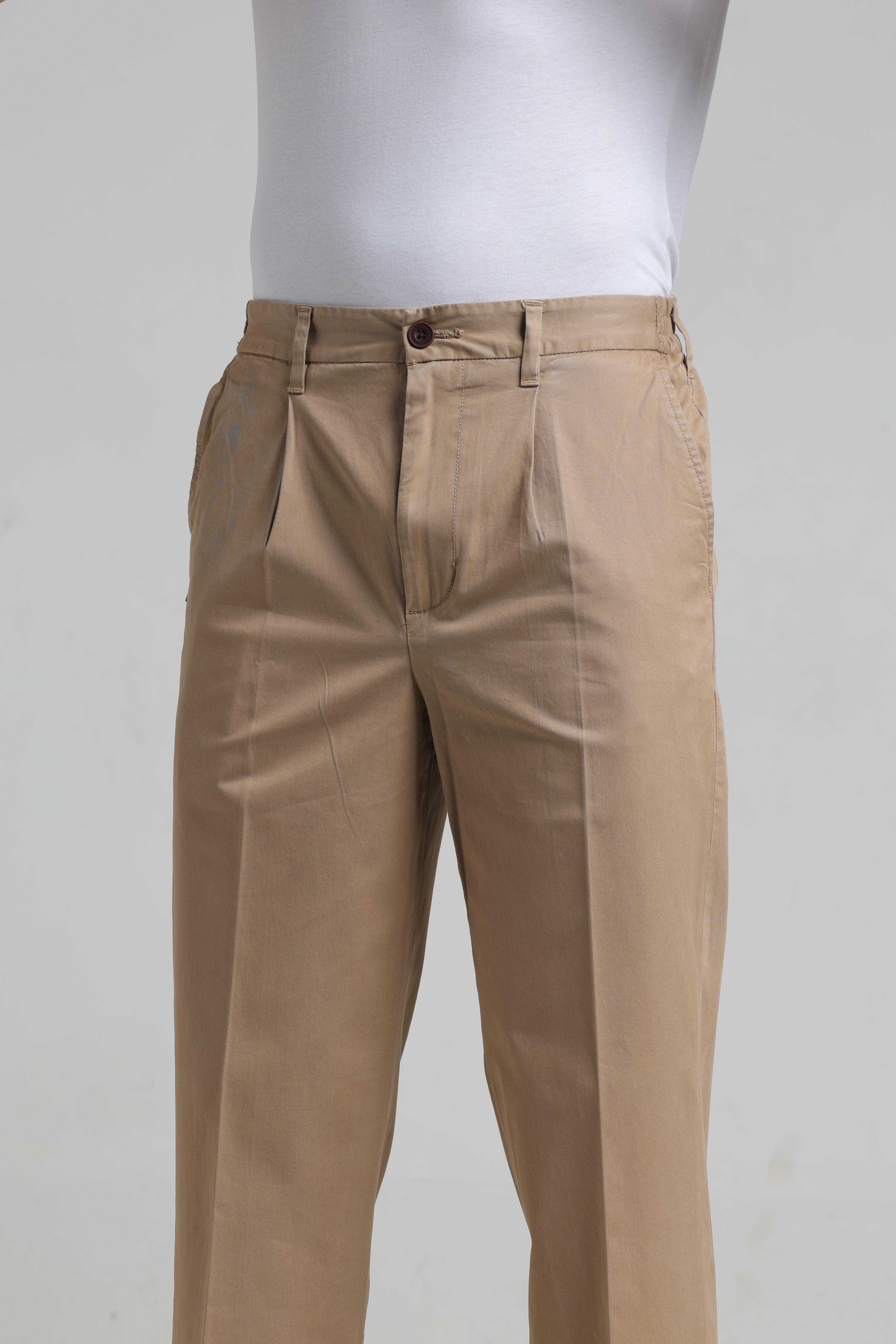 Men Fashion Korean Loose Fit Pleated Trousers In Solid - Khaki