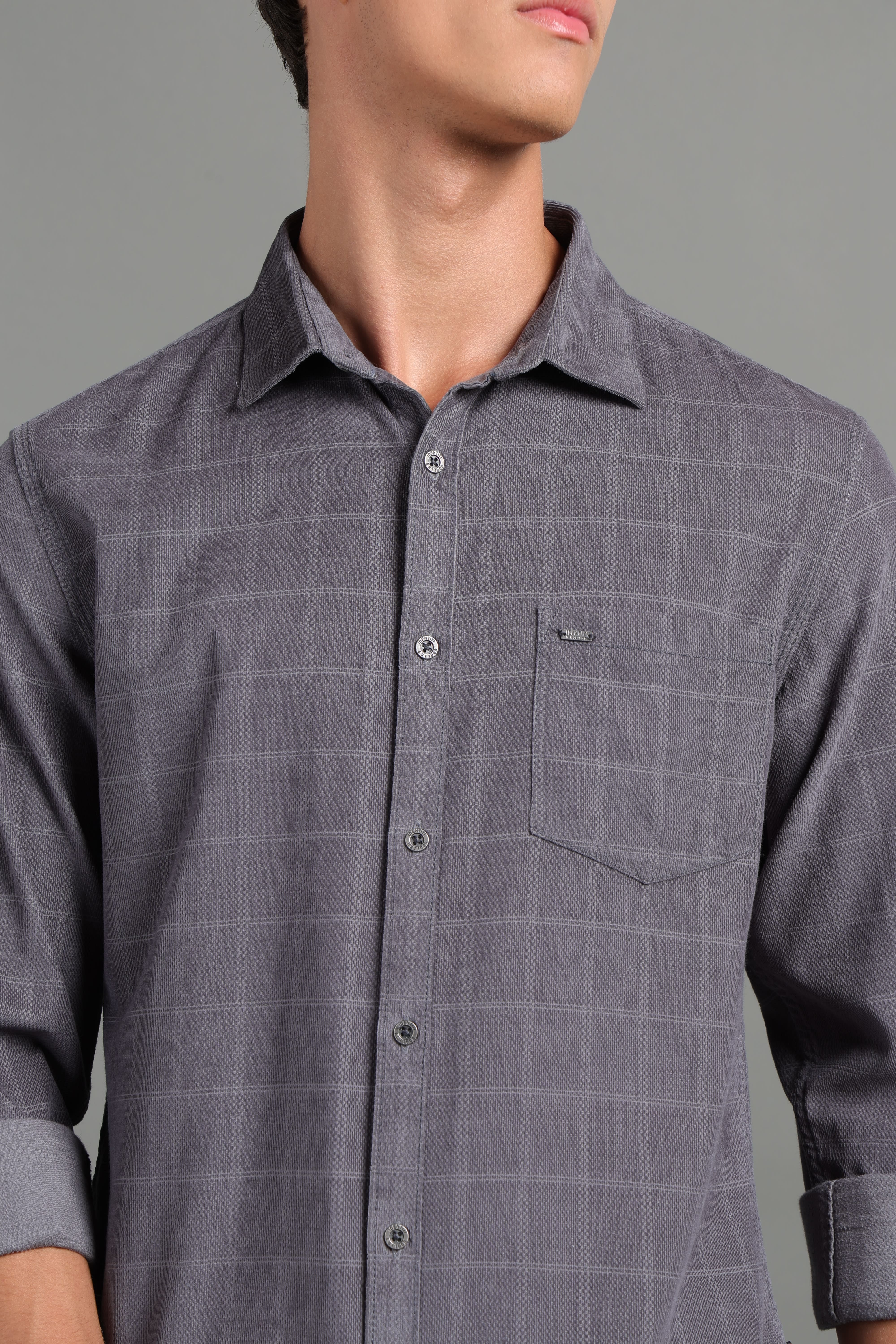 IDENTITI Men Slim Fit Regular Collar Solid Shirt In Grey.