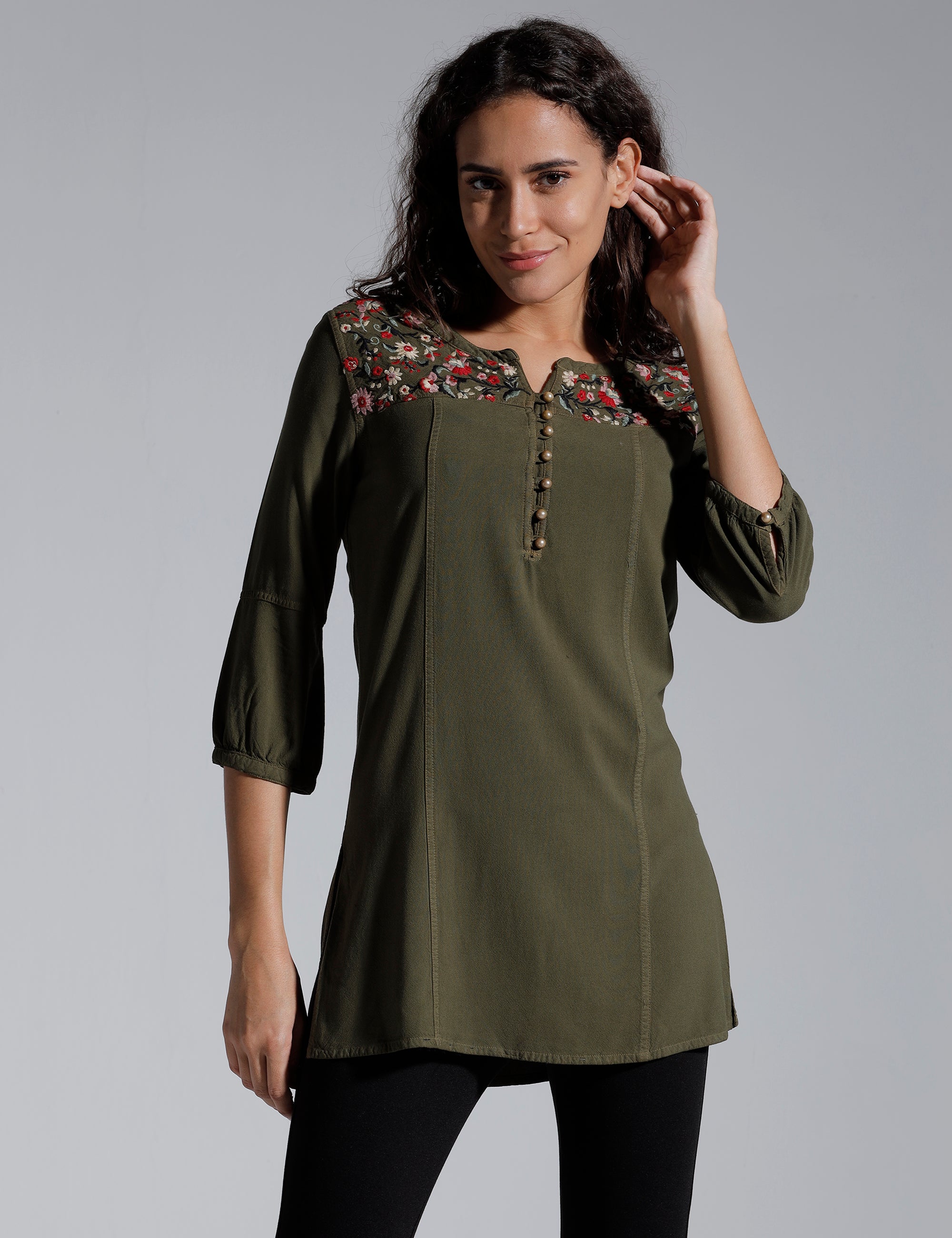 Identiti Women Solid Indo Western Embroidered Long Line Tunic