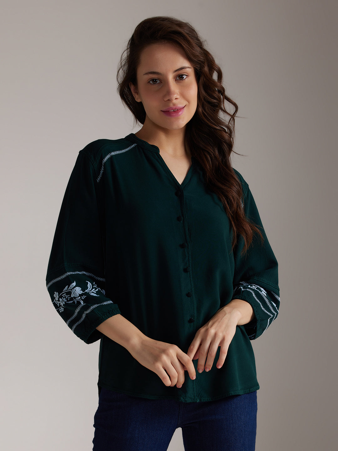 Identiti Women Solid Indo Western Embroidered Tunic - Green