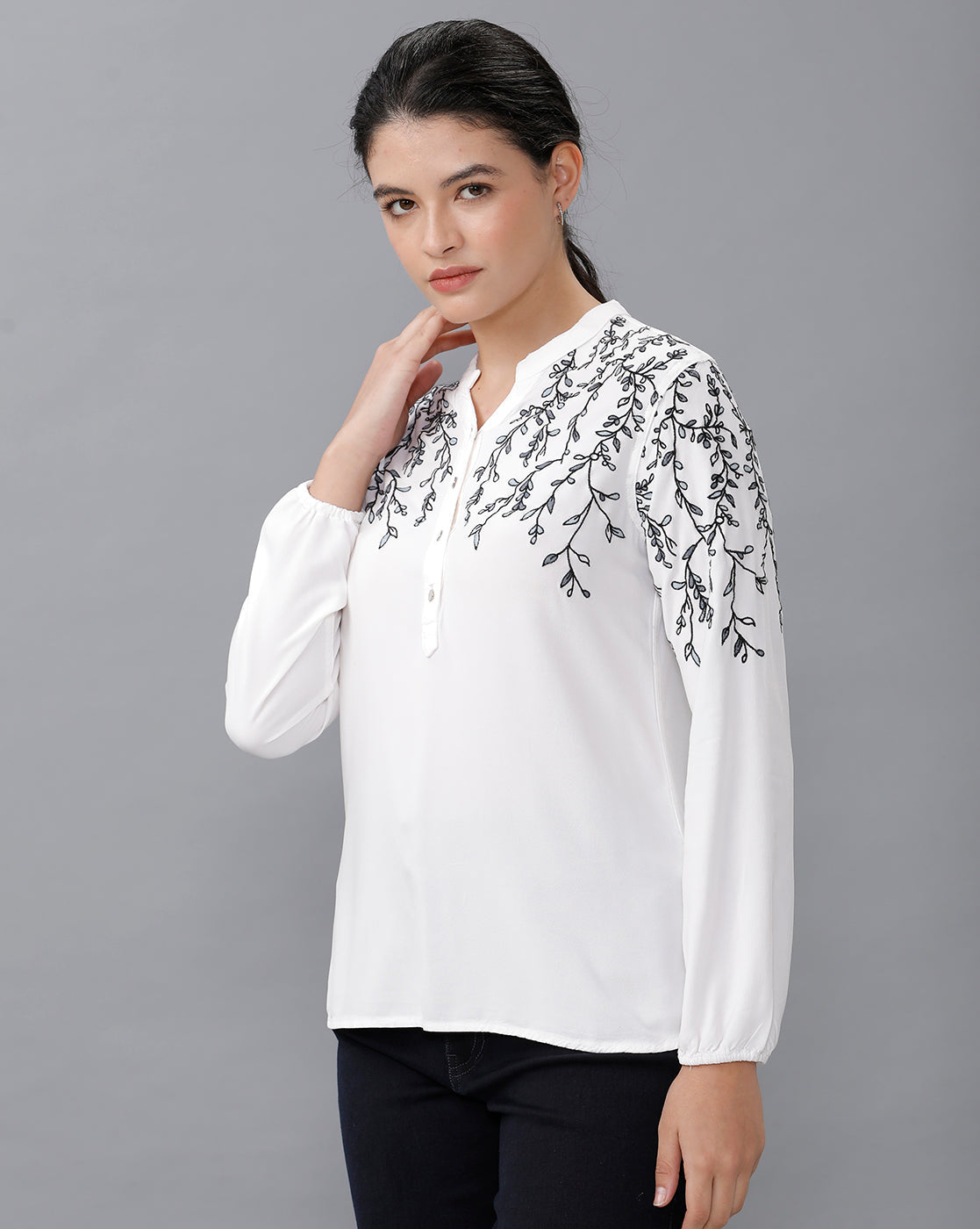 Identiti Women Solid Indo Western Embroidered Tunic - White.