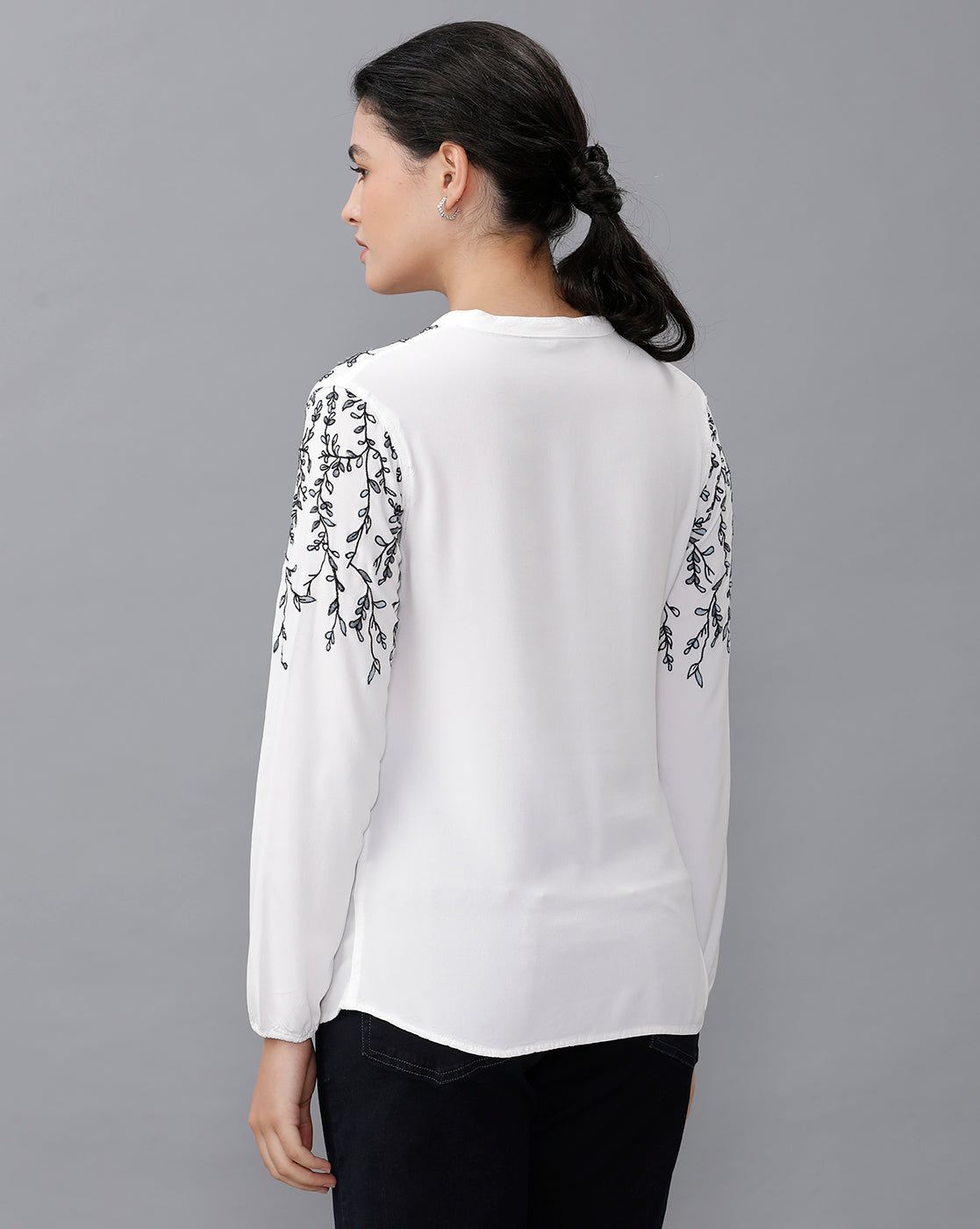 Identiti Women Solid Indo Western Embroidered Tunic - White.