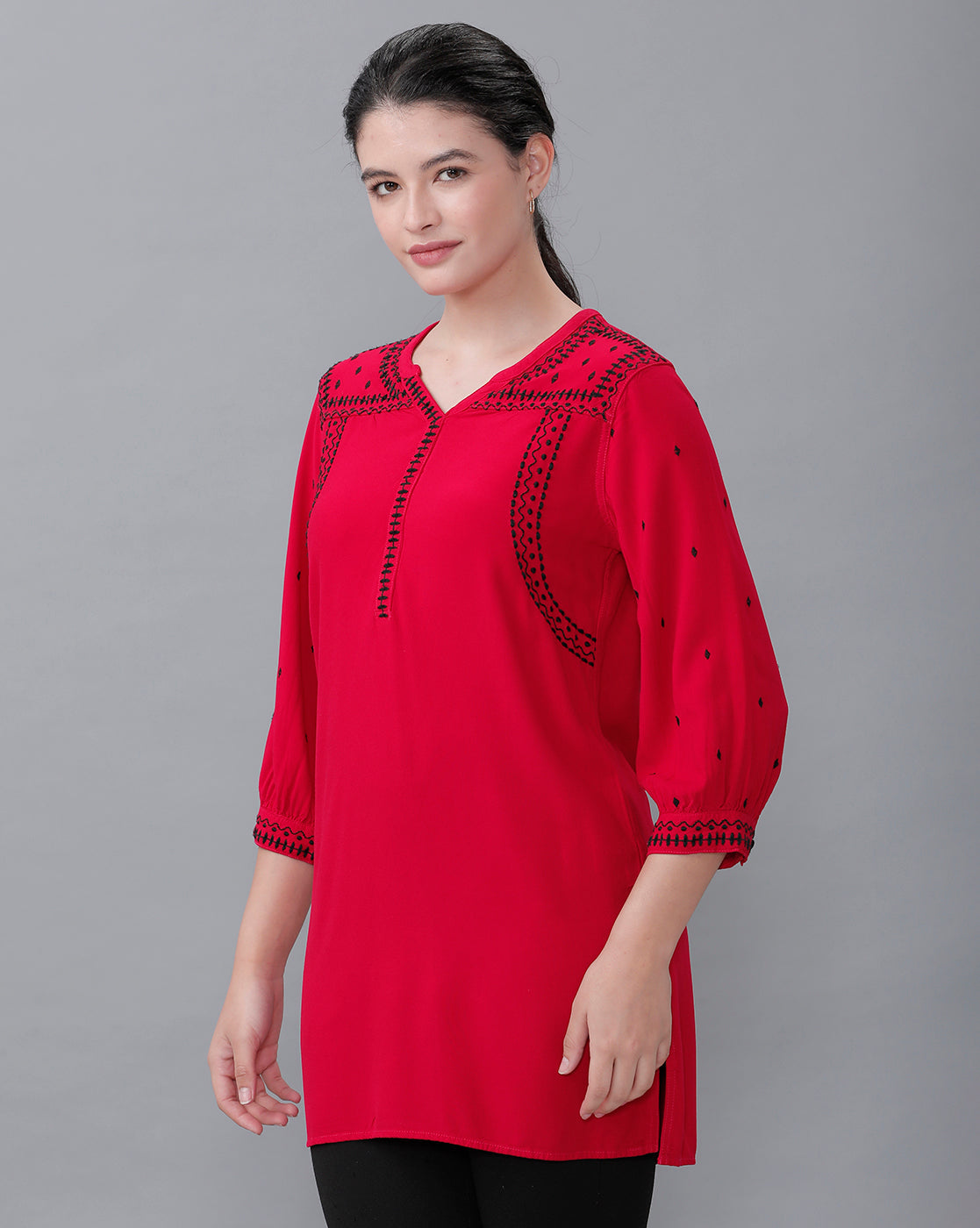 Identiti Women Solid Indo Western Embroidered Tunic - Red