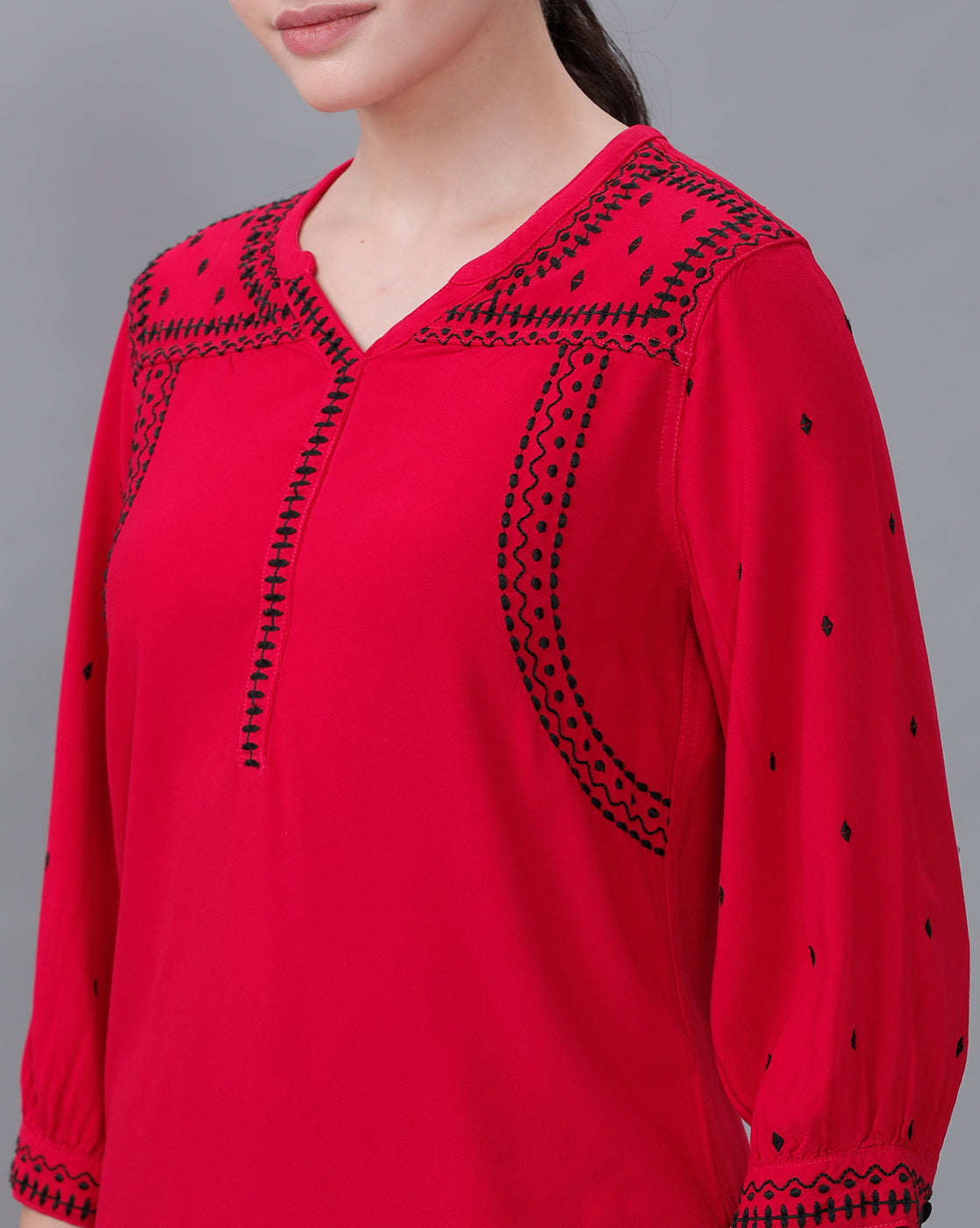 Identiti Women Solid Indo Western Embroidered Tunic - Red