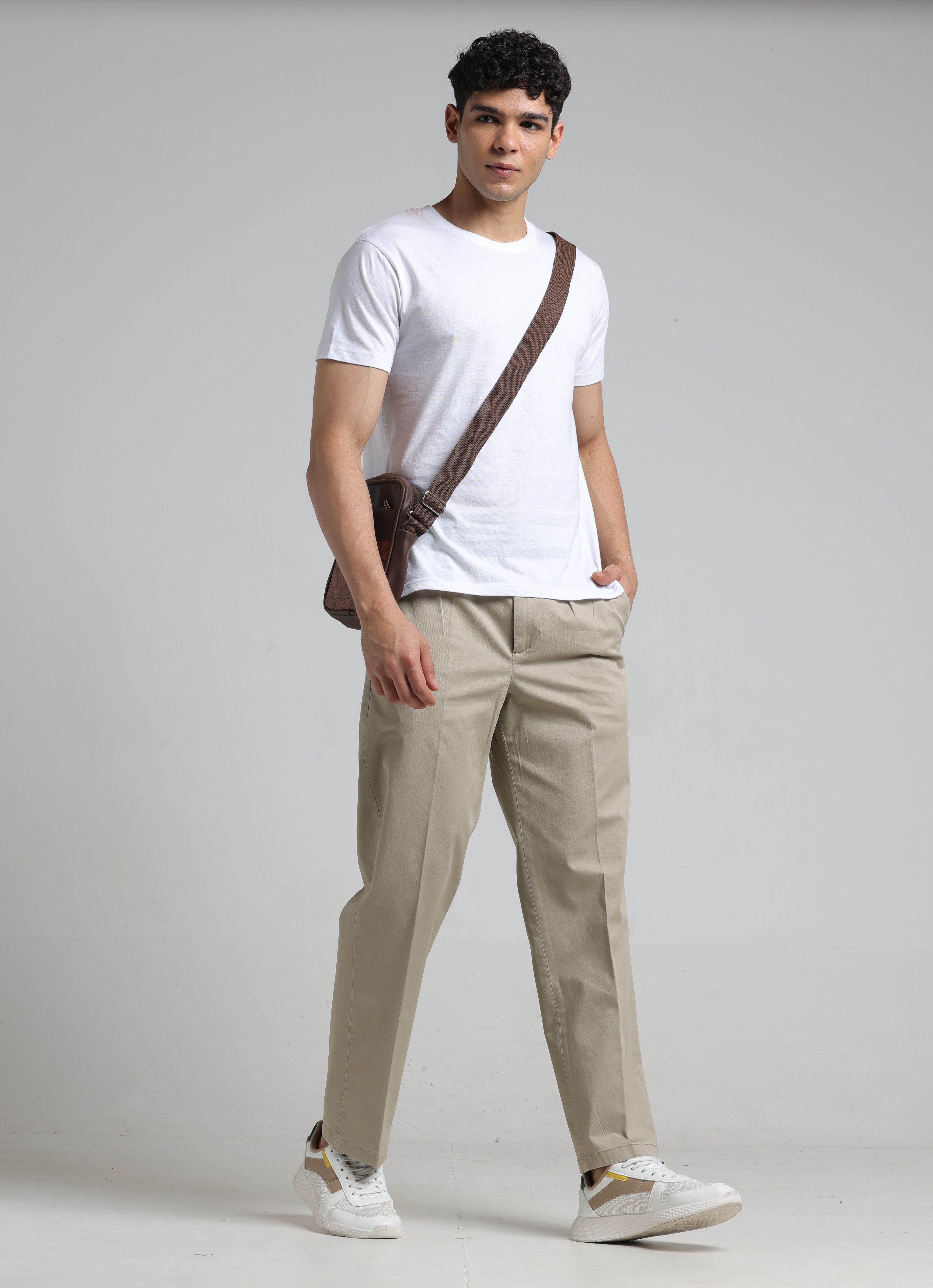 Men Fashion Korean Loose Fit Pleated Trousers In Solid - Sand