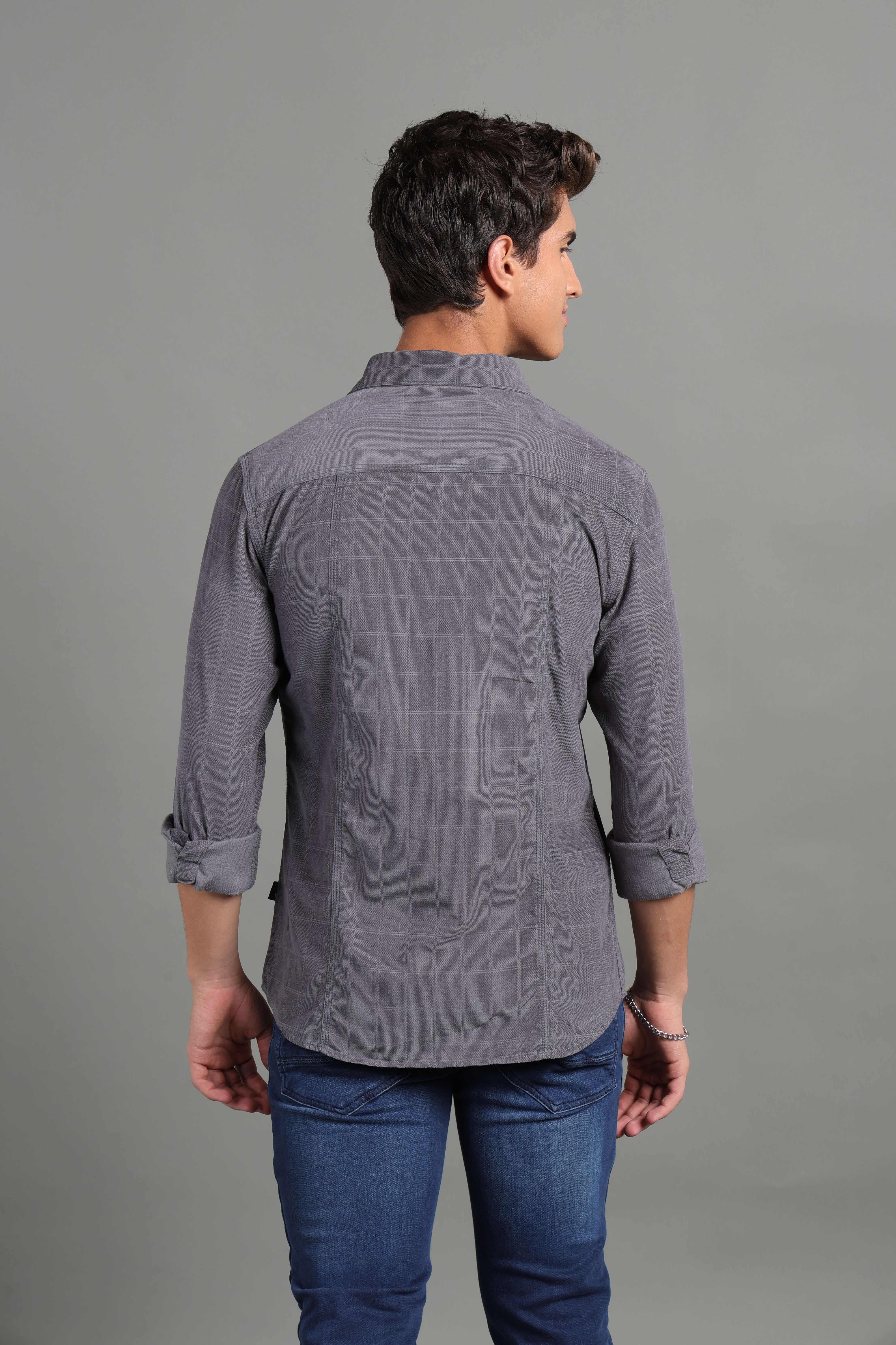 IDENTITI Men Slim Fit Regular Collar Solid Shirt In Grey.