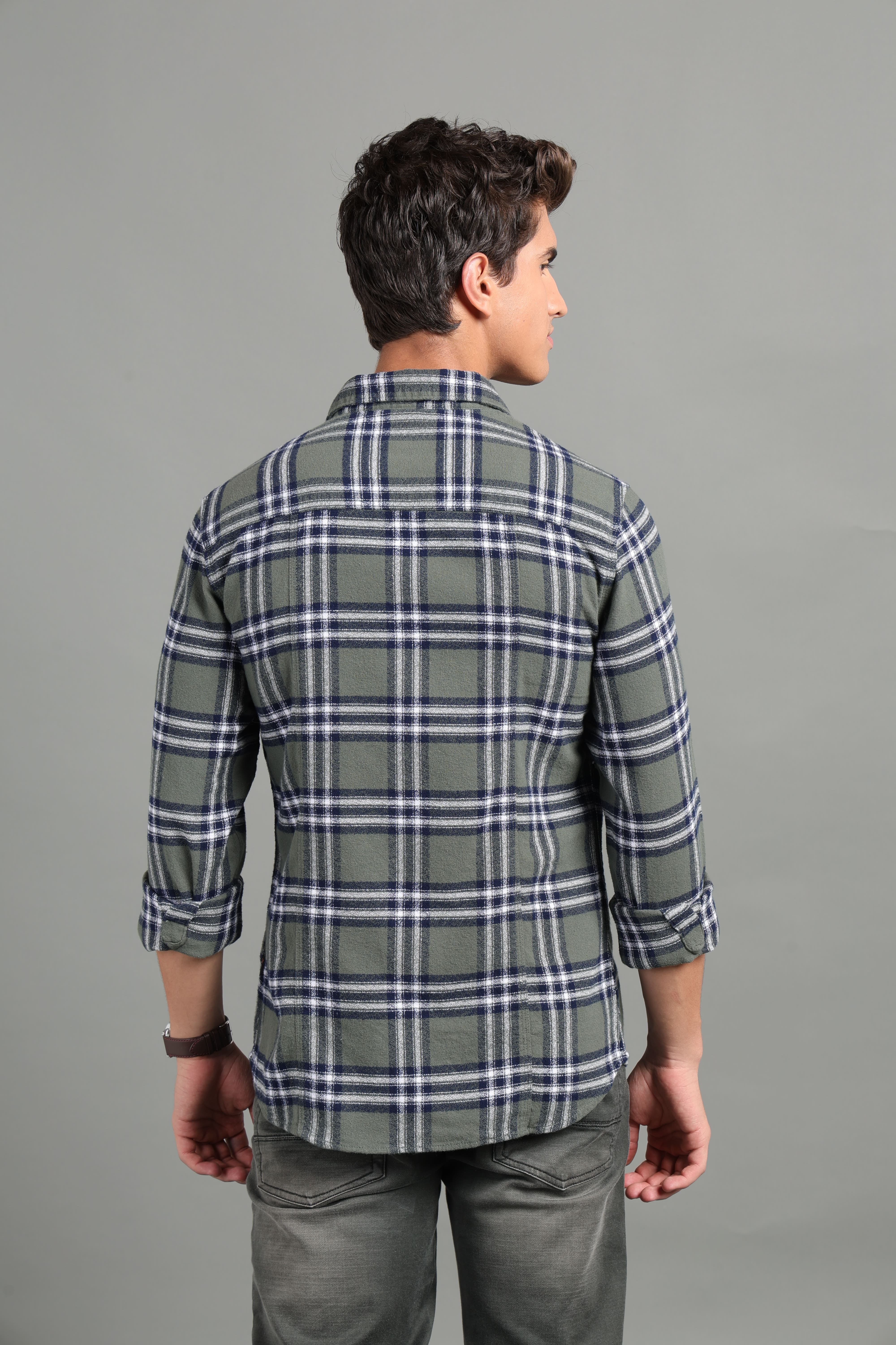 IDENTITI Men Slim Fit Regular Collar Checks Shirt In Green.