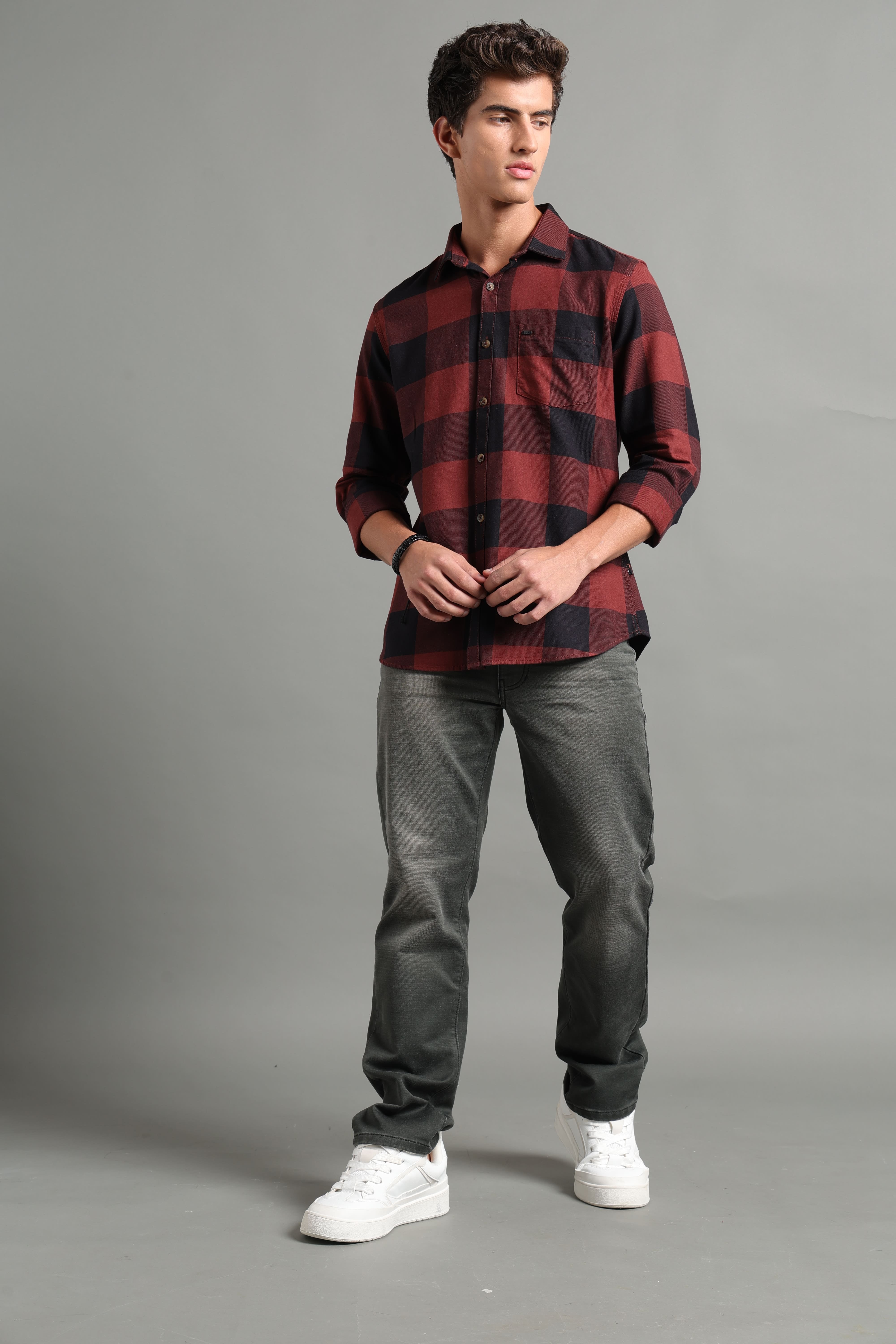 IDENTITI Men Slim Fit Regular Collar Checks Shirt In Maroon.