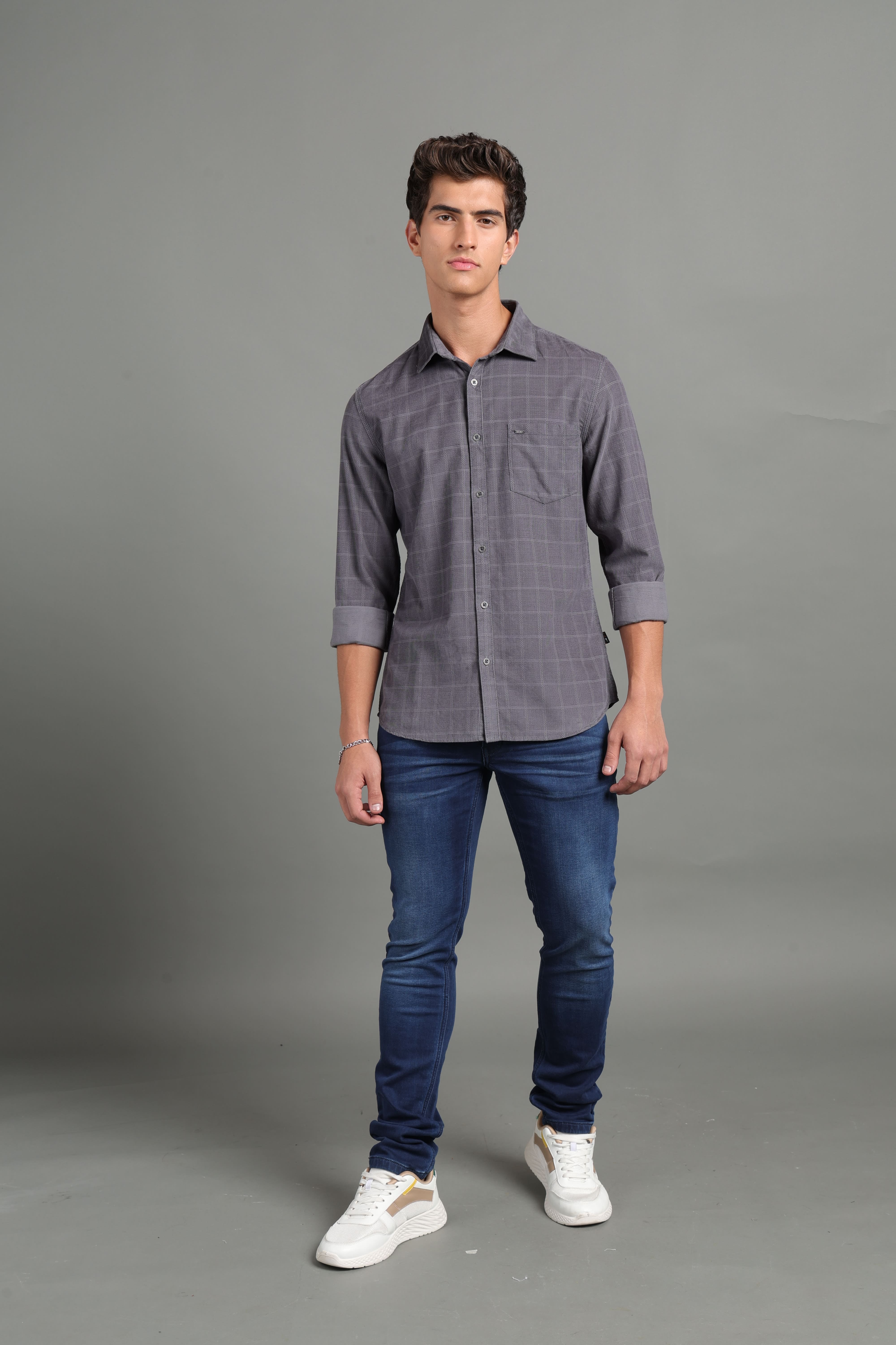 IDENTITI Men Slim Fit Regular Collar Solid Shirt In Grey.