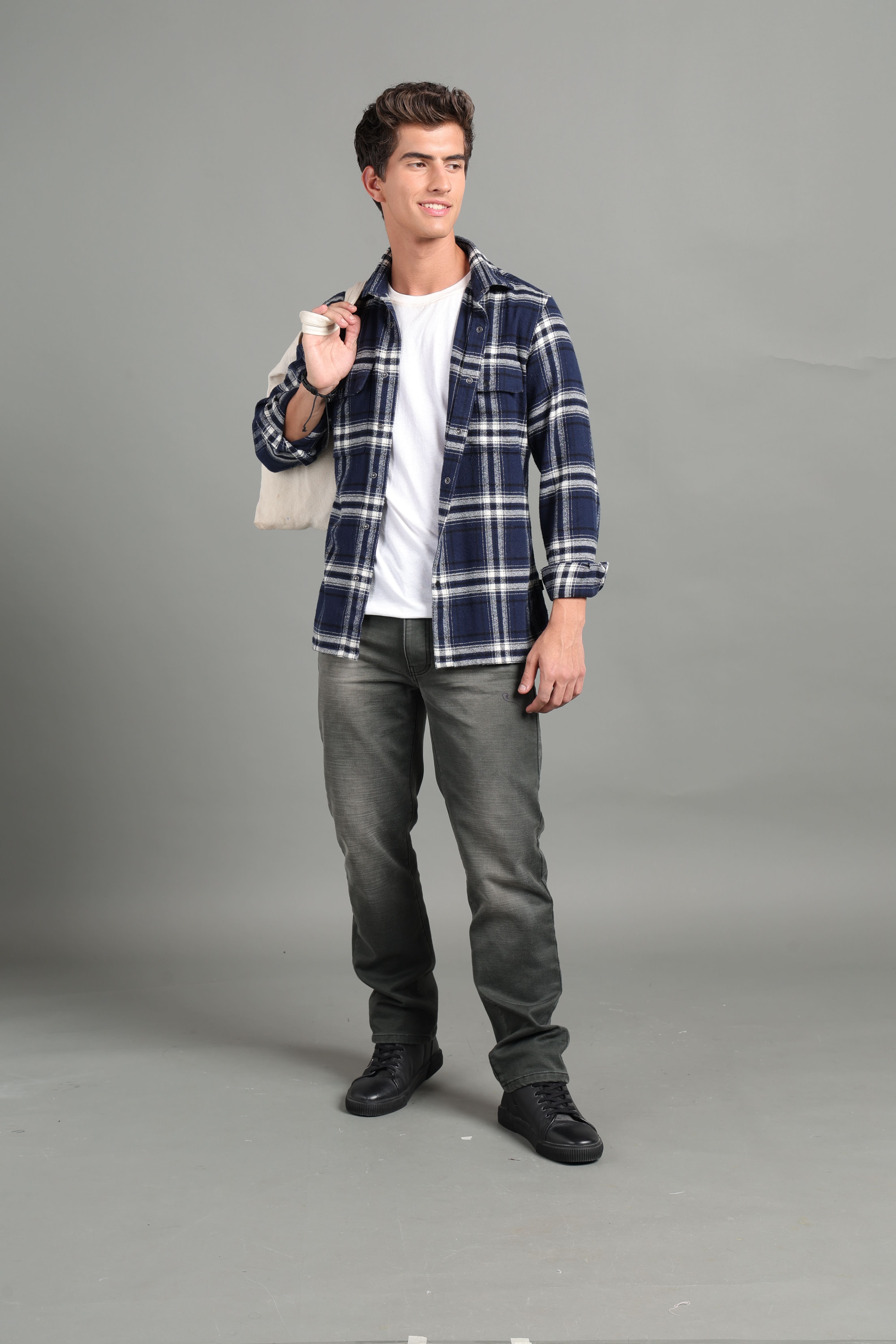 IDENTITI Men Slim Fit Regular Collar Checks Shacket In Navy.