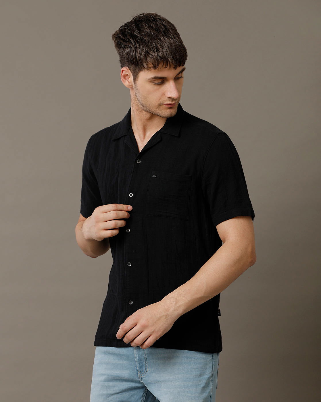 IDENTITI Men Slim Fit Cuban Collar Solid Shirt In Black.