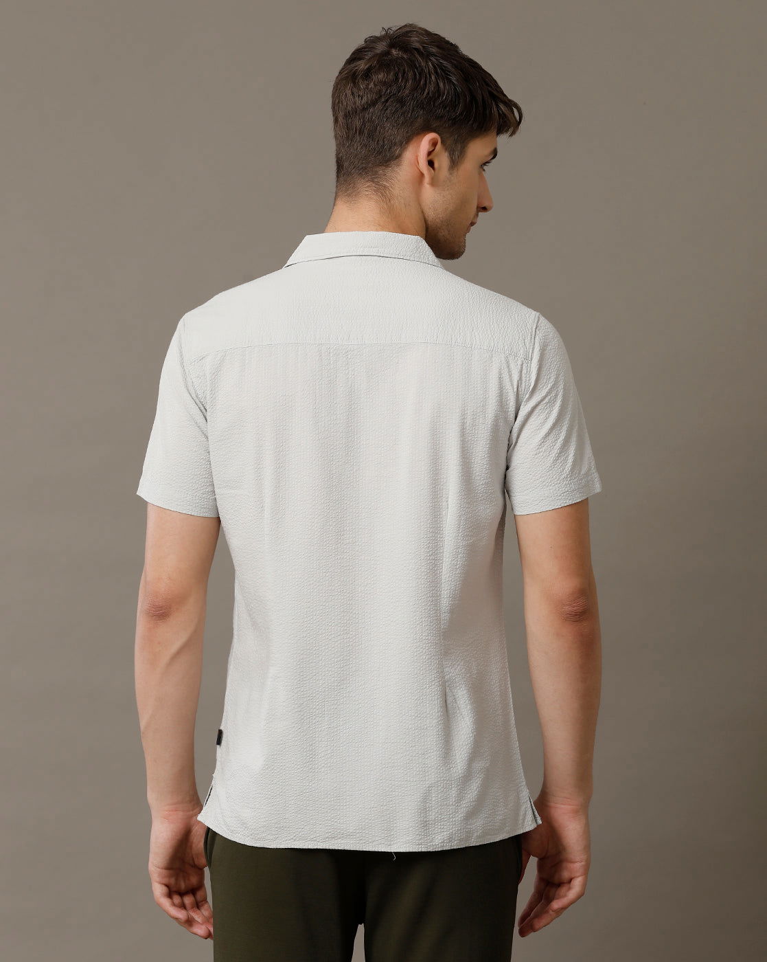 IDENTITI Men Slim Fit Cuban Collar Solid Shirt In Grey.