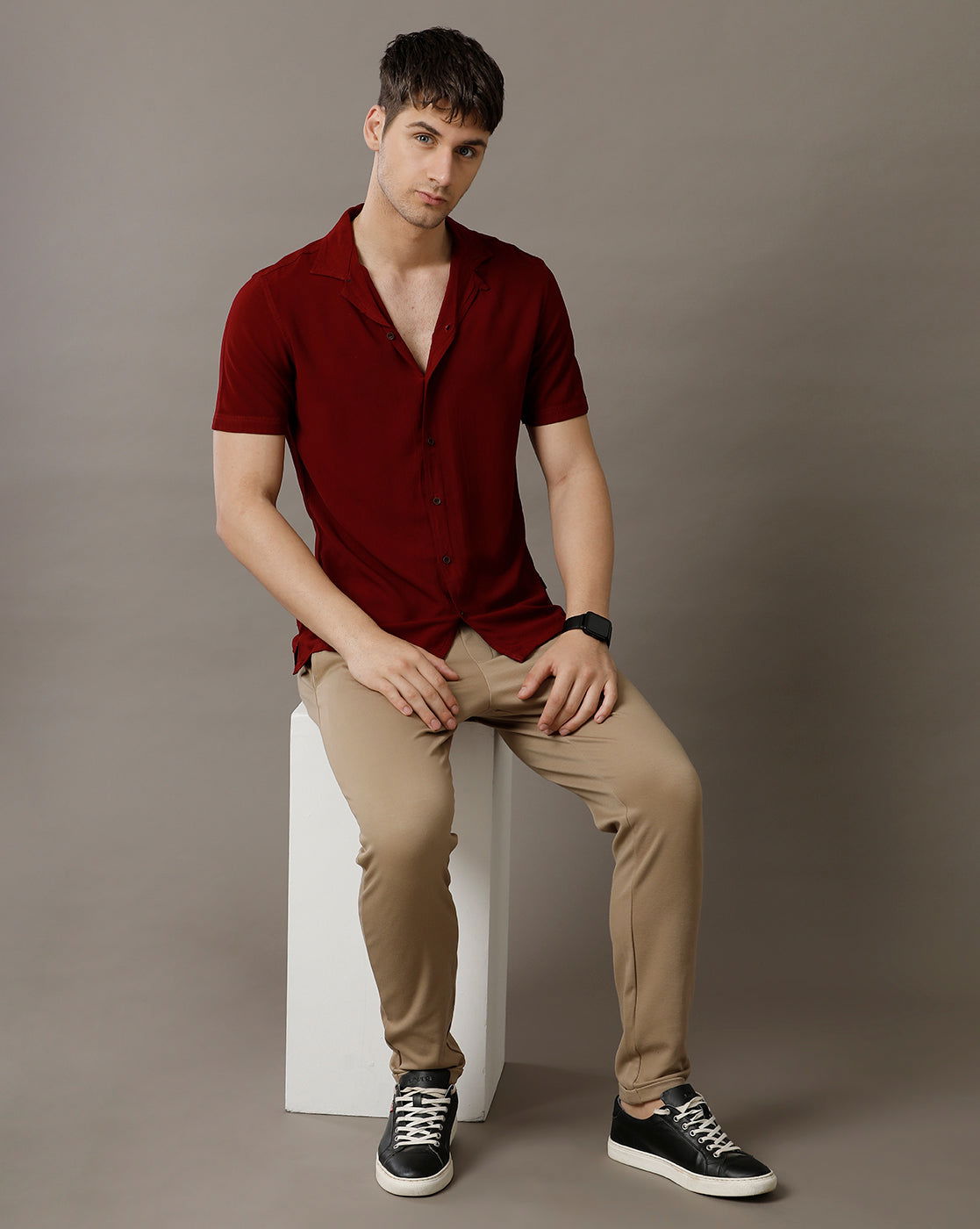IDENTITI Men Slim Fit Cuban Collar Solid Shirt In Maroon.
