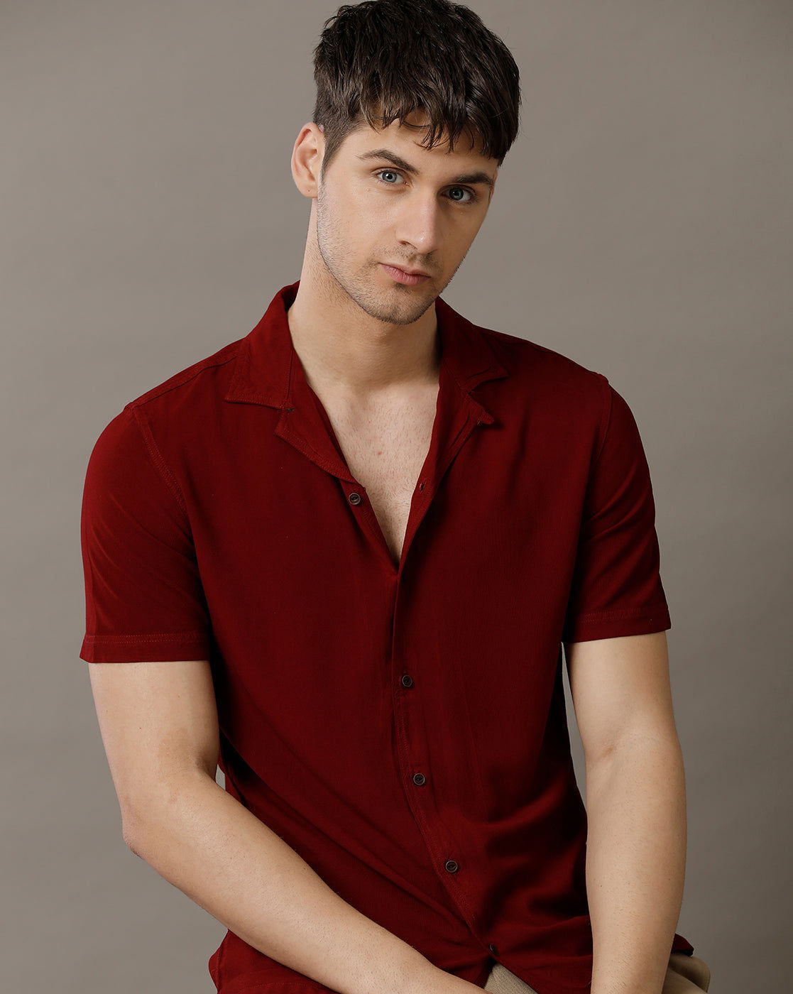 IDENTITI Men Slim Fit Cuban Collar Solid Shirt In Maroon.